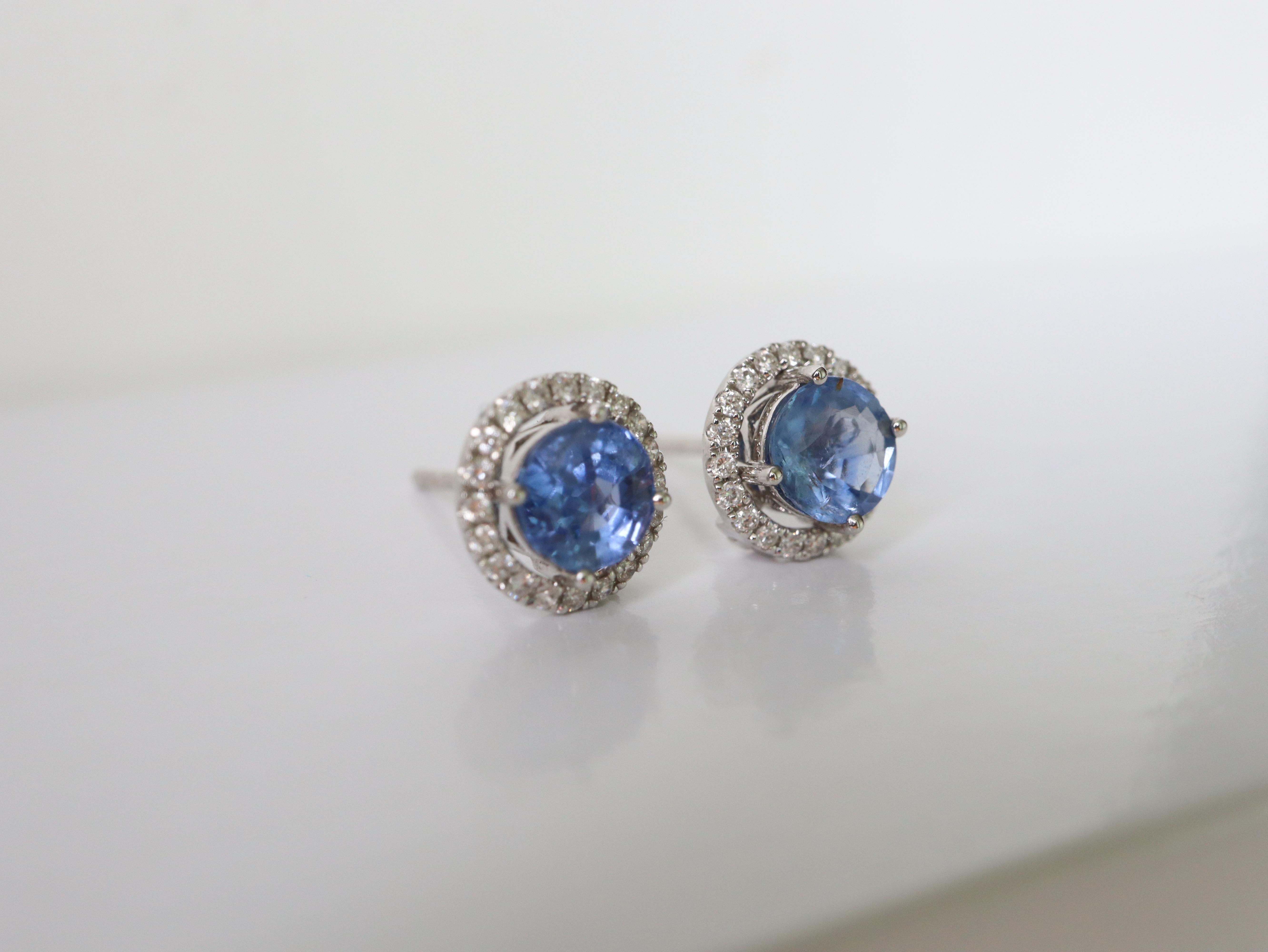 Unheated Pastel Blue Sapphire Halo 3Ways versatile stud earring In New Condition In Singapore, SG