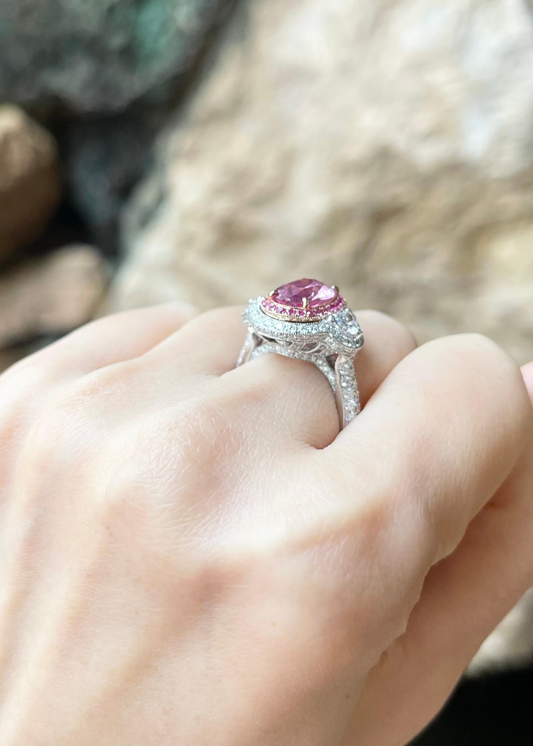 Unheated Pink Sapphire, Pink Sapphire and Diamond Ring in 18K Gold In New Condition For Sale In Bangkok, TH