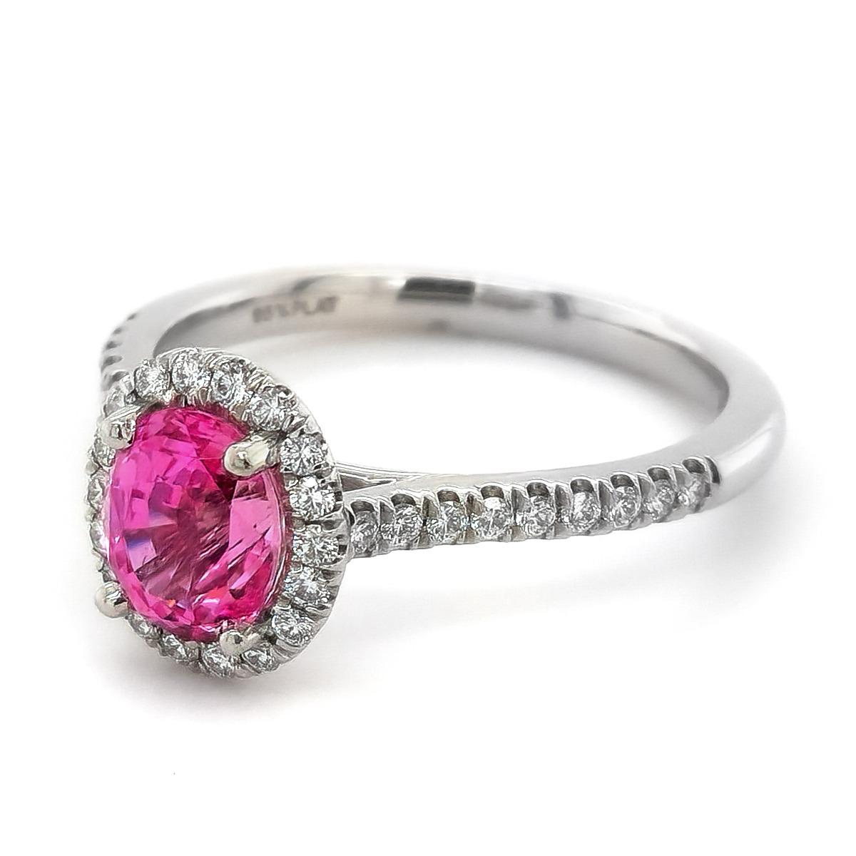 Unerhitzter rosa Saphir Stein 1,56 Karat in Platinring mit Diamanten /GIA-Bericht im Zustand „Neu“ in Los Angeles, CA