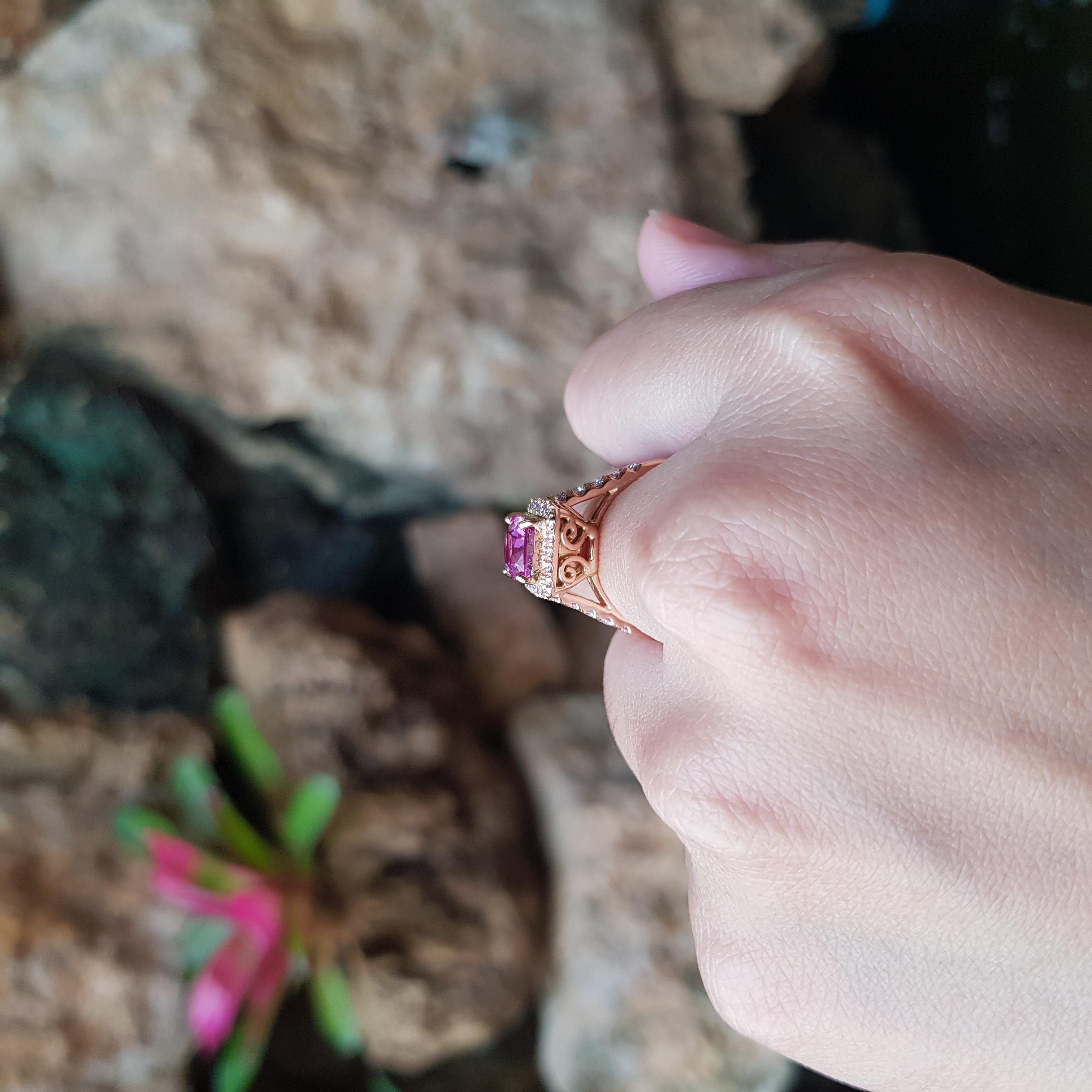 Unheated Pink Sapphire with Pink Diamond Ring set in 18K Rose Gold Settings In New Condition For Sale In Bangkok, TH