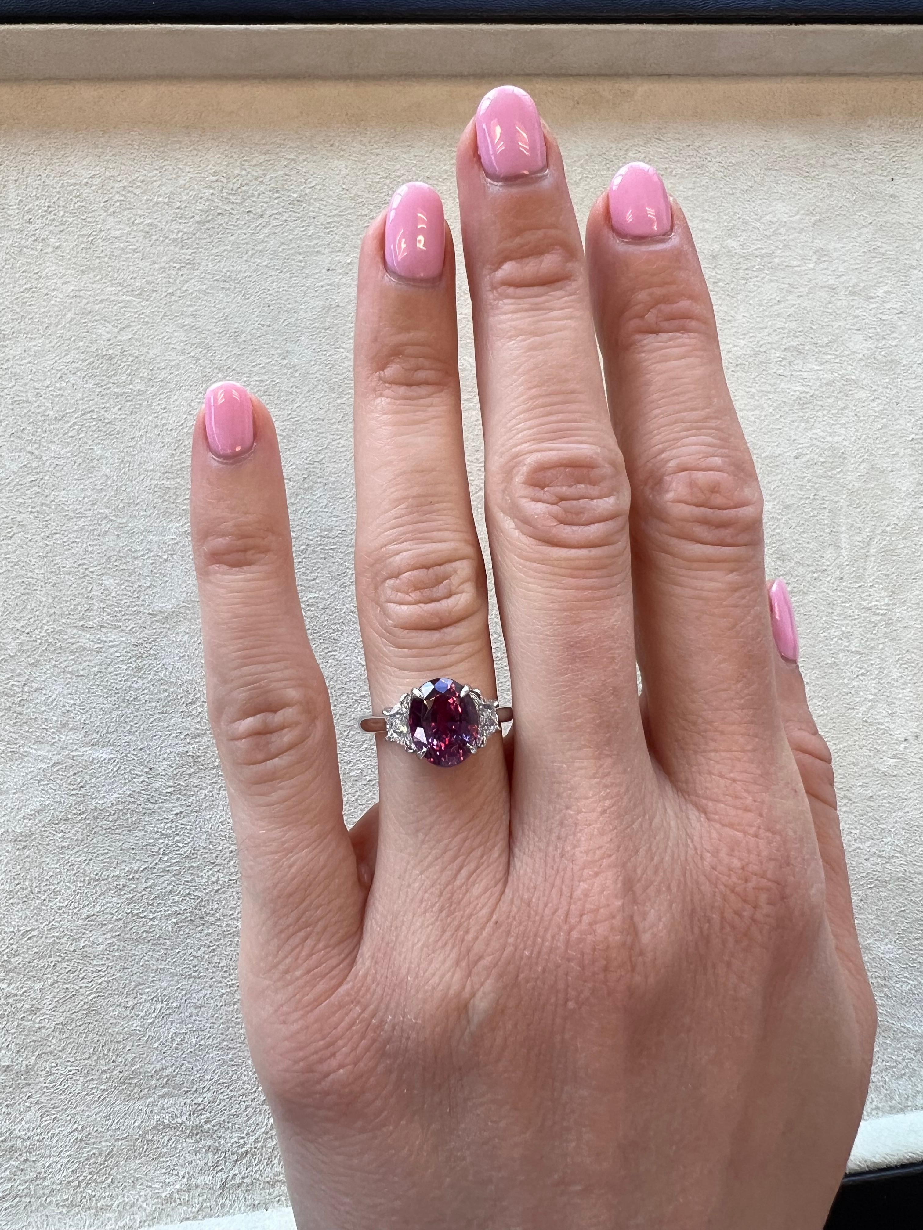 Contemporary Unheated Purple Pink Sapphire Ring 4.08 Carat Oval Natural For Sale
