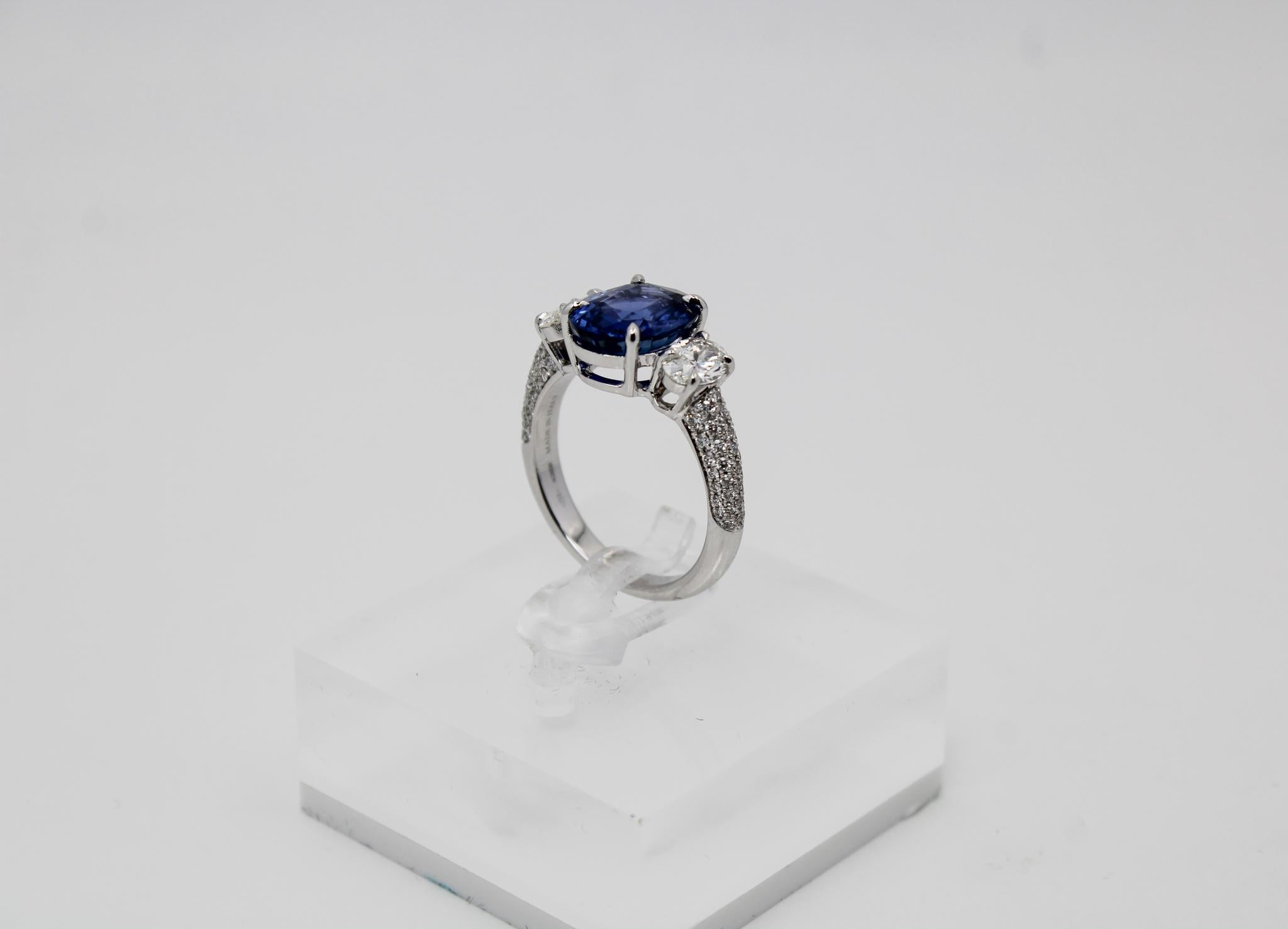 Unheated Royal Blue Sapphire 2.05 ct Ring in 18K White Gold with Diamonds For Sale 1