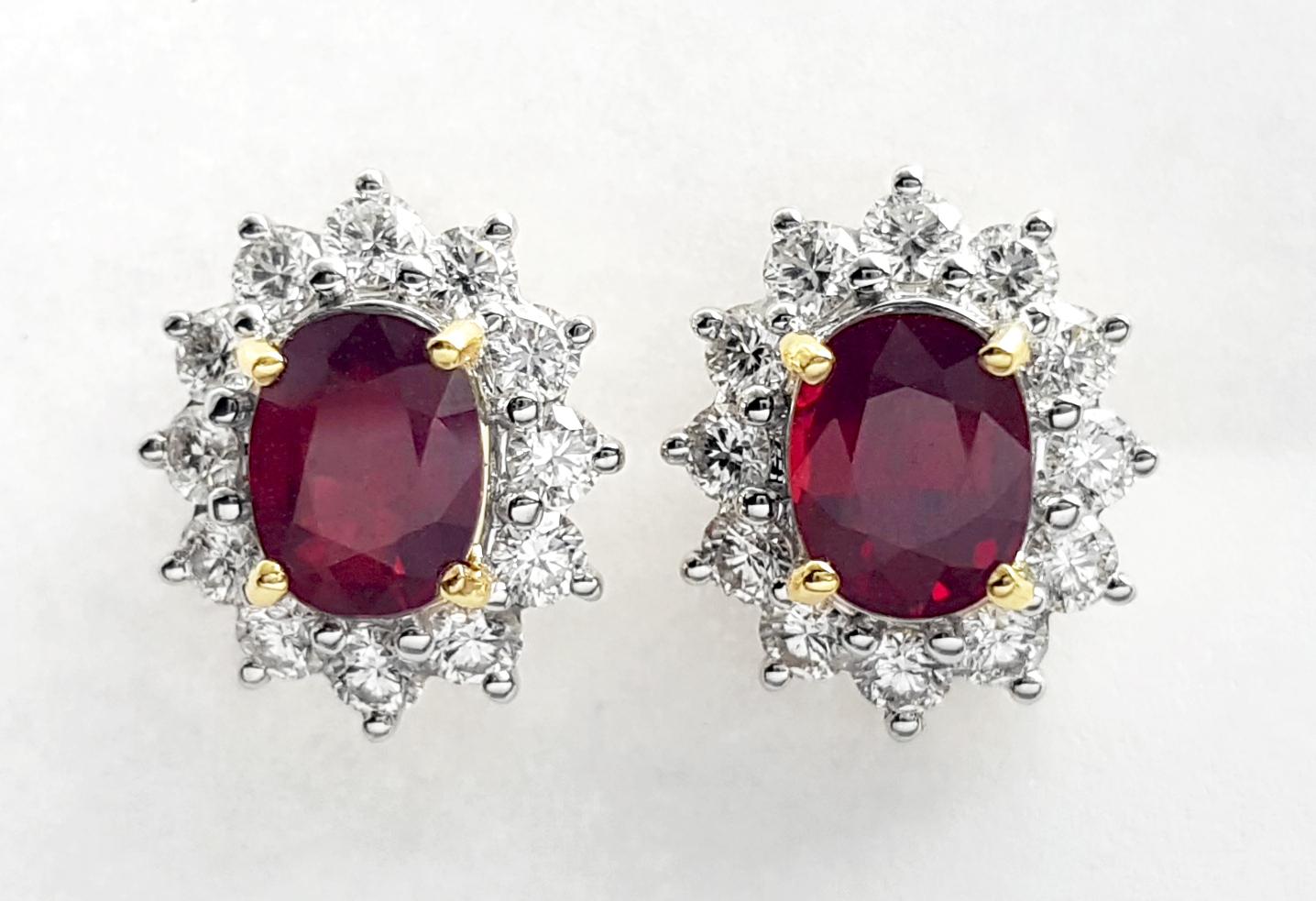 Contemporaneo Orecchini con rubino non riscaldato e diamanti con montatura in oro 18K in vendita