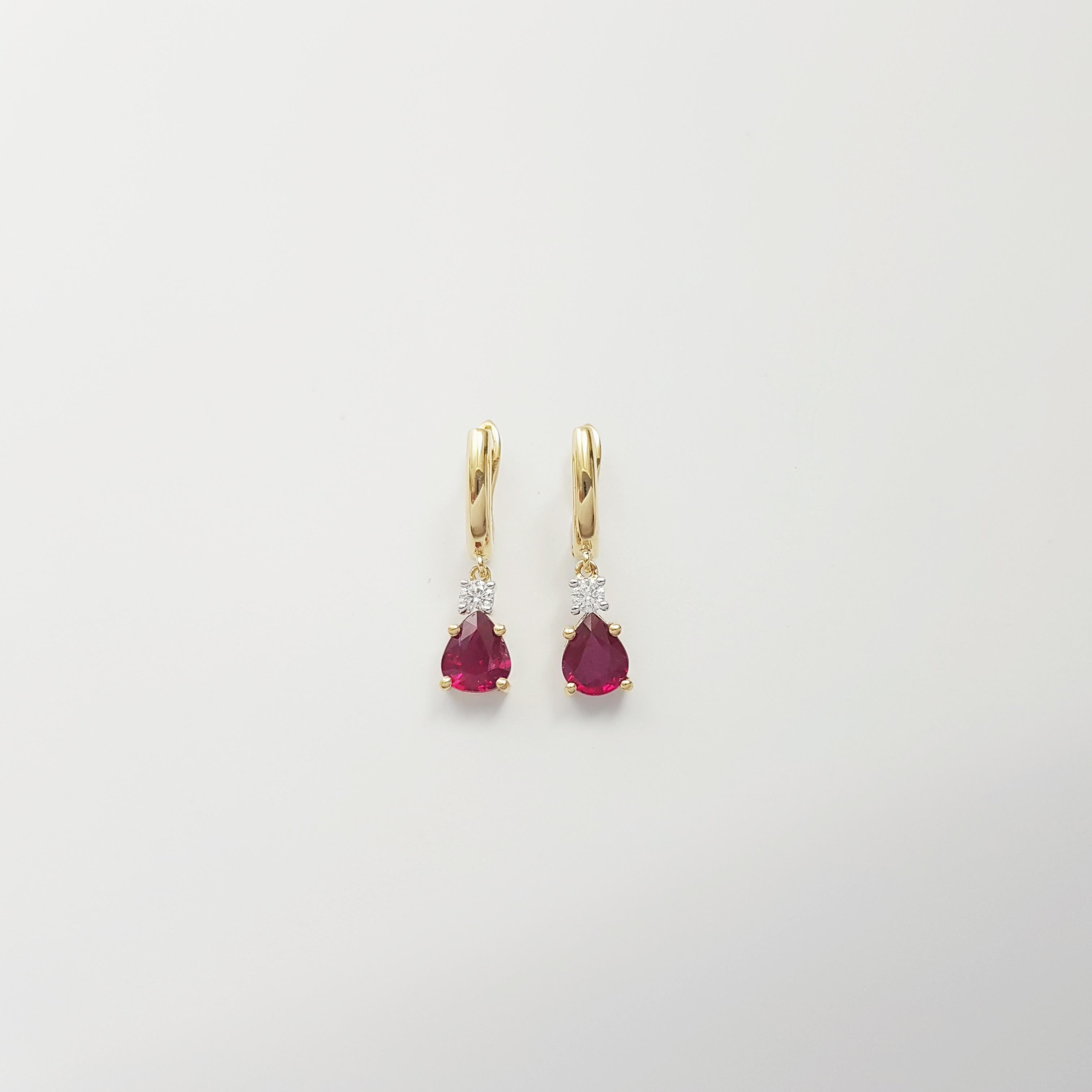 Taille poire Boucles d'oreilles en or 18k avec diamants et rubis non chauffés en vente