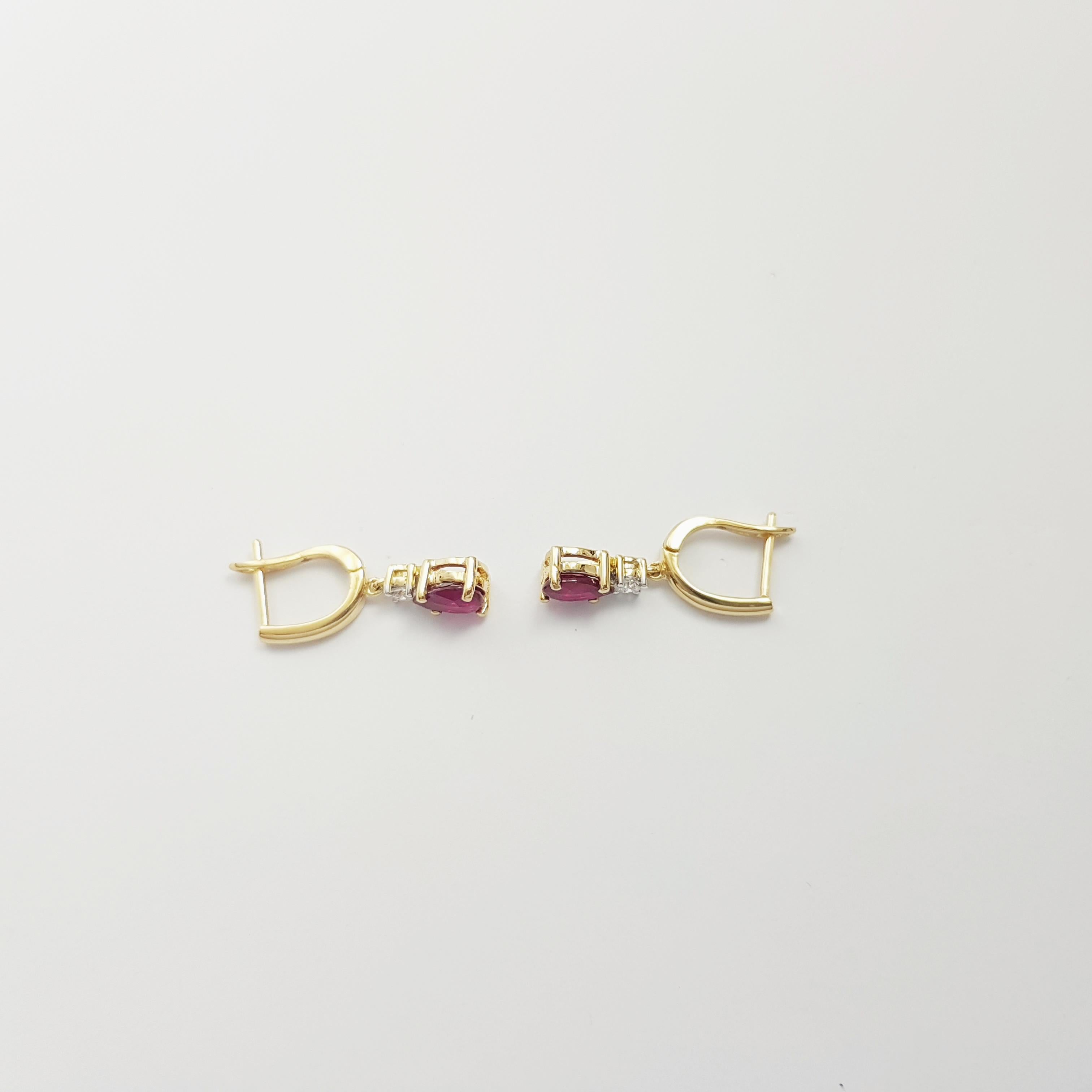 Boucles d'oreilles en or 18k avec diamants et rubis non chauffés en vente 1