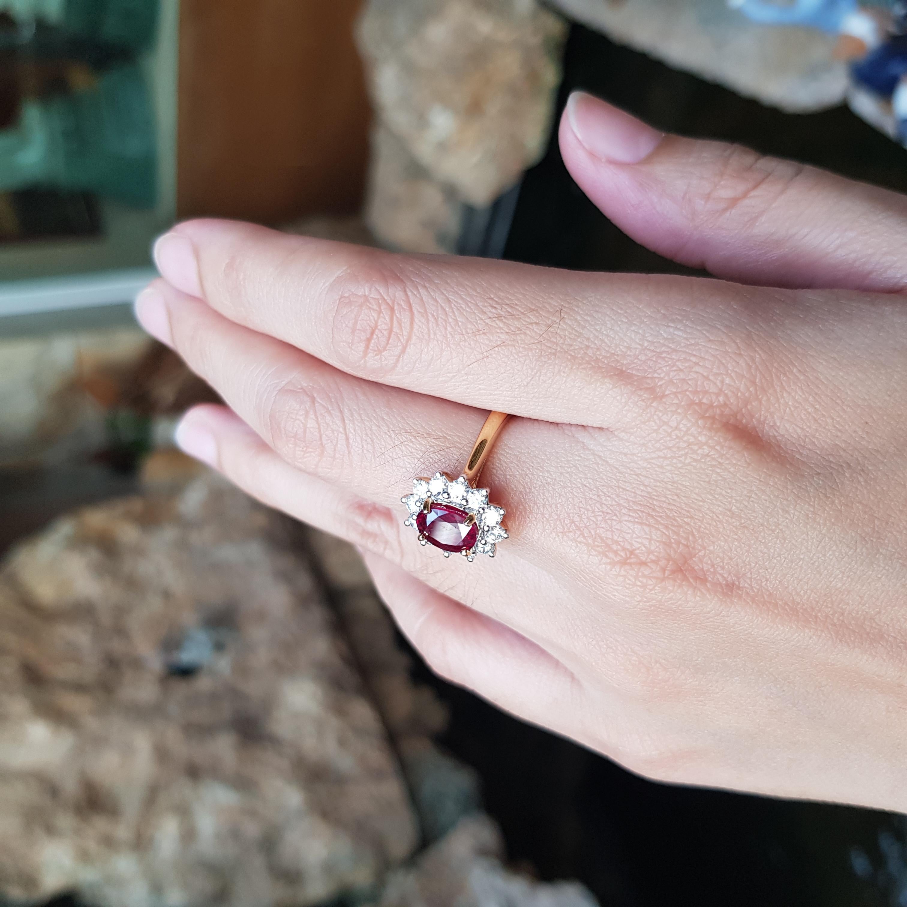 Unerhitzter Rubin mit Diamantring in 18 Karat Goldfassungen gefasst (Zeitgenössisch) im Angebot