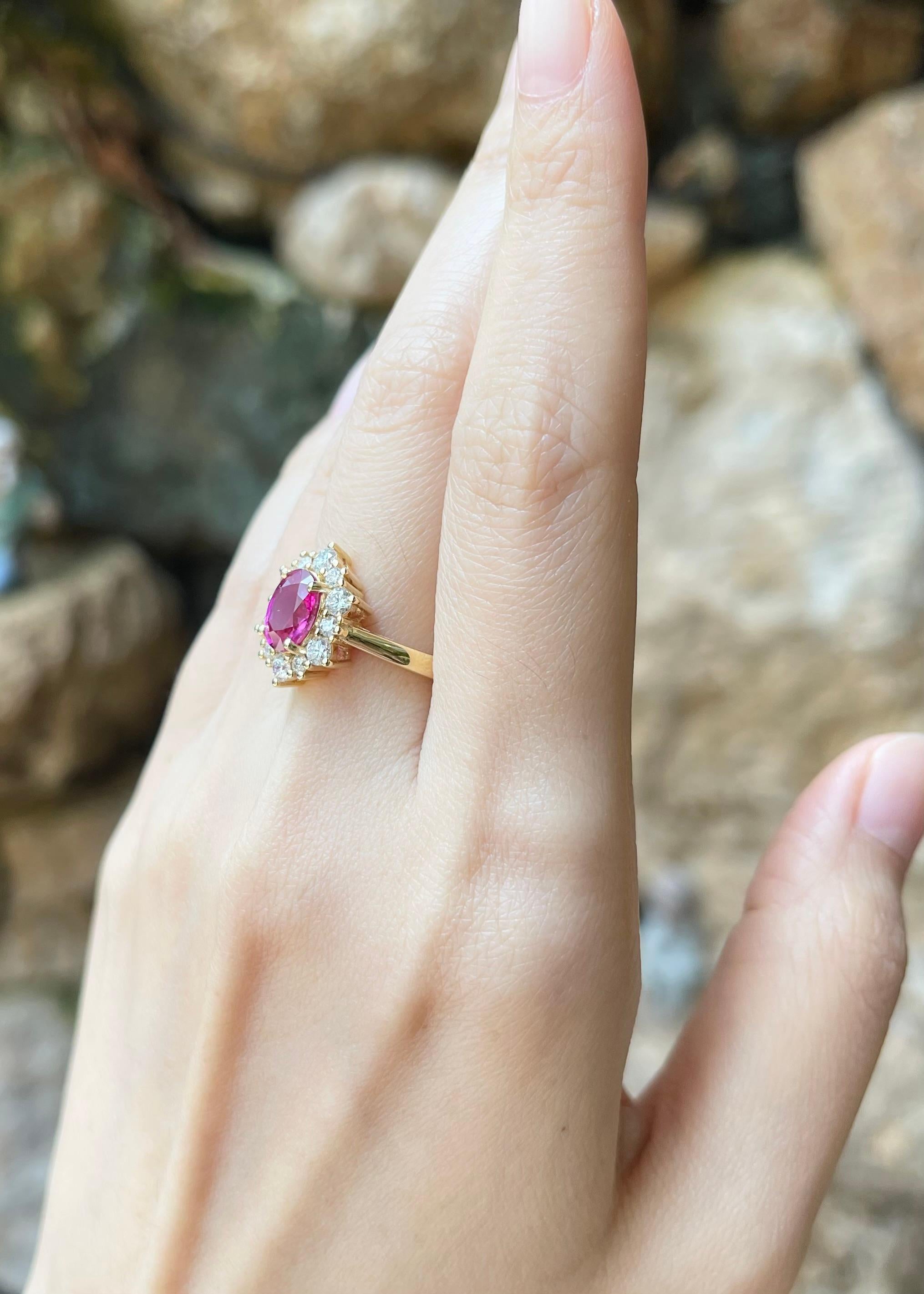 Anello con rubino non riscaldato e diamante con montatura in oro 18 carati In condizioni Nuovo in vendita a Bangkok, TH