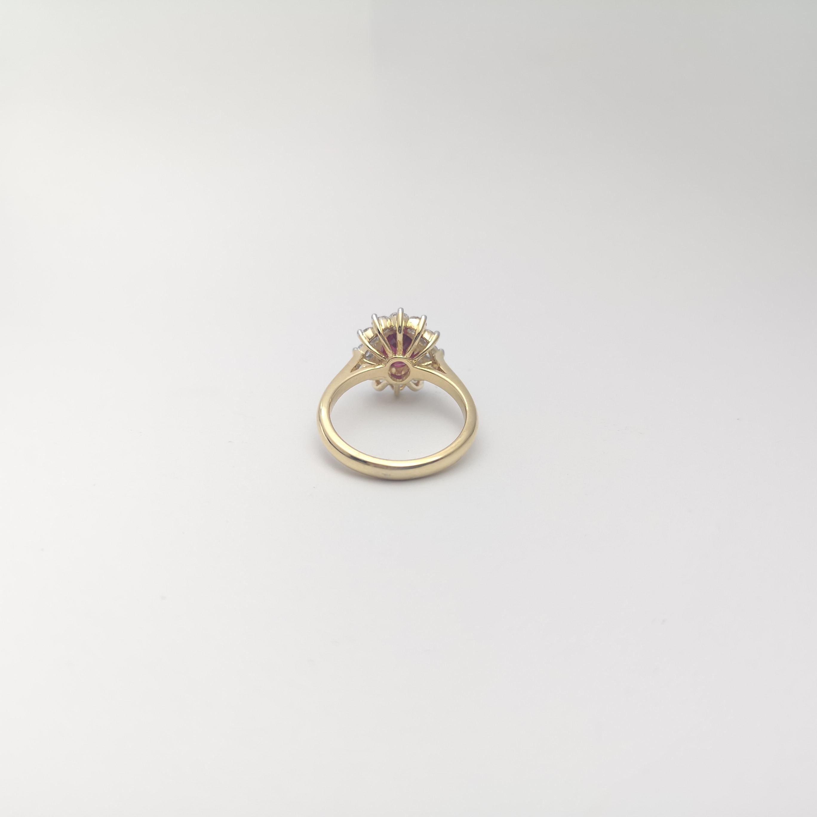 Unerhitzter Rubin mit Diamantring in 18 Karat Goldfassungen gefasst im Angebot 1