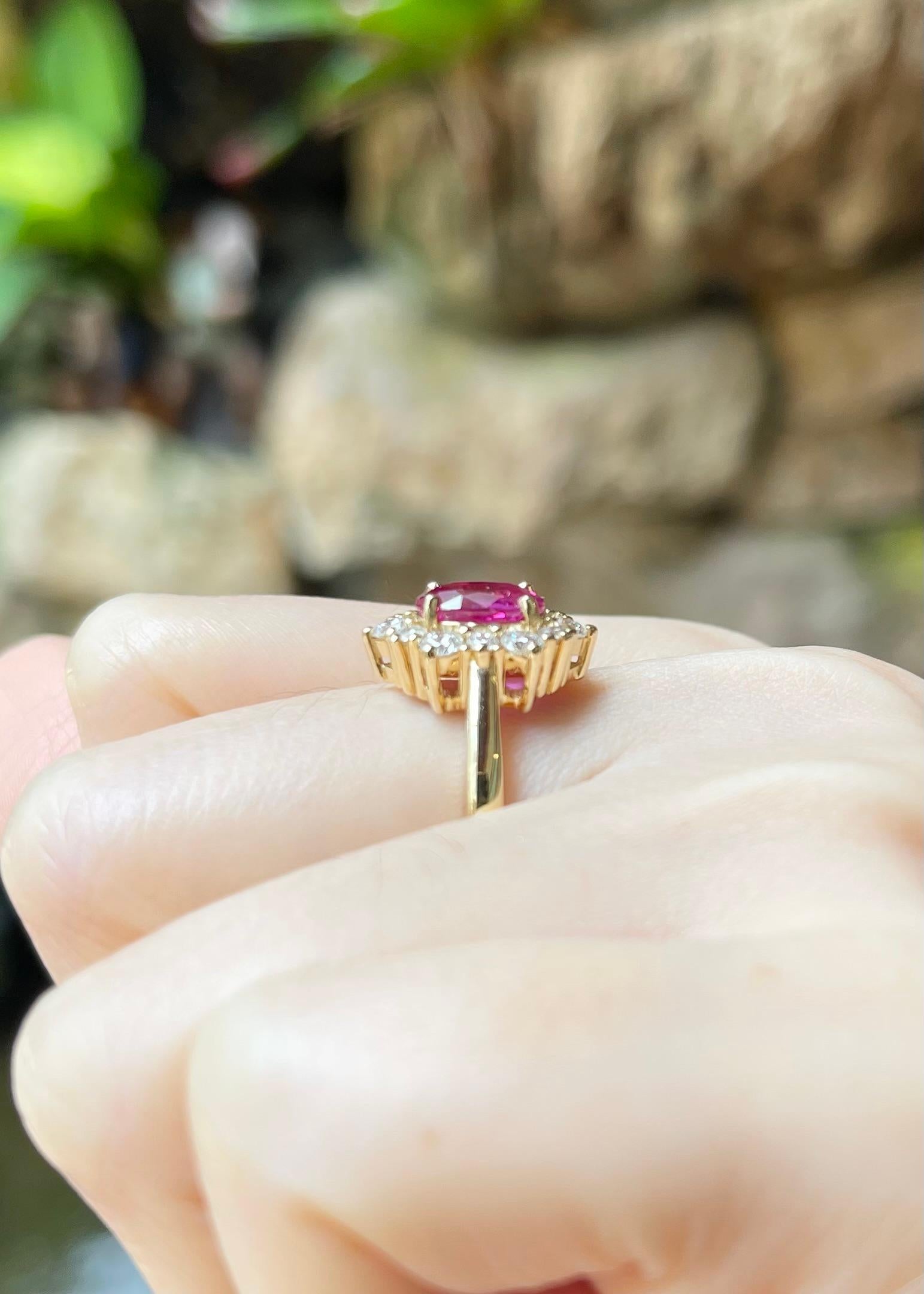Anello con rubino non riscaldato e diamante con montatura in oro 18 carati in vendita 1