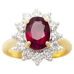 Bague en or 18 carats sertie de rubis non chauffés et de diamants