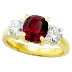 Bague en or 18 carats sertie de rubis non chauffés et de diamants