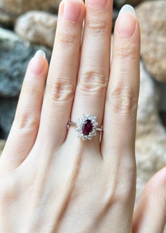 Unerhitzter Rubin mit Diamantring in Platin 950 Fassung