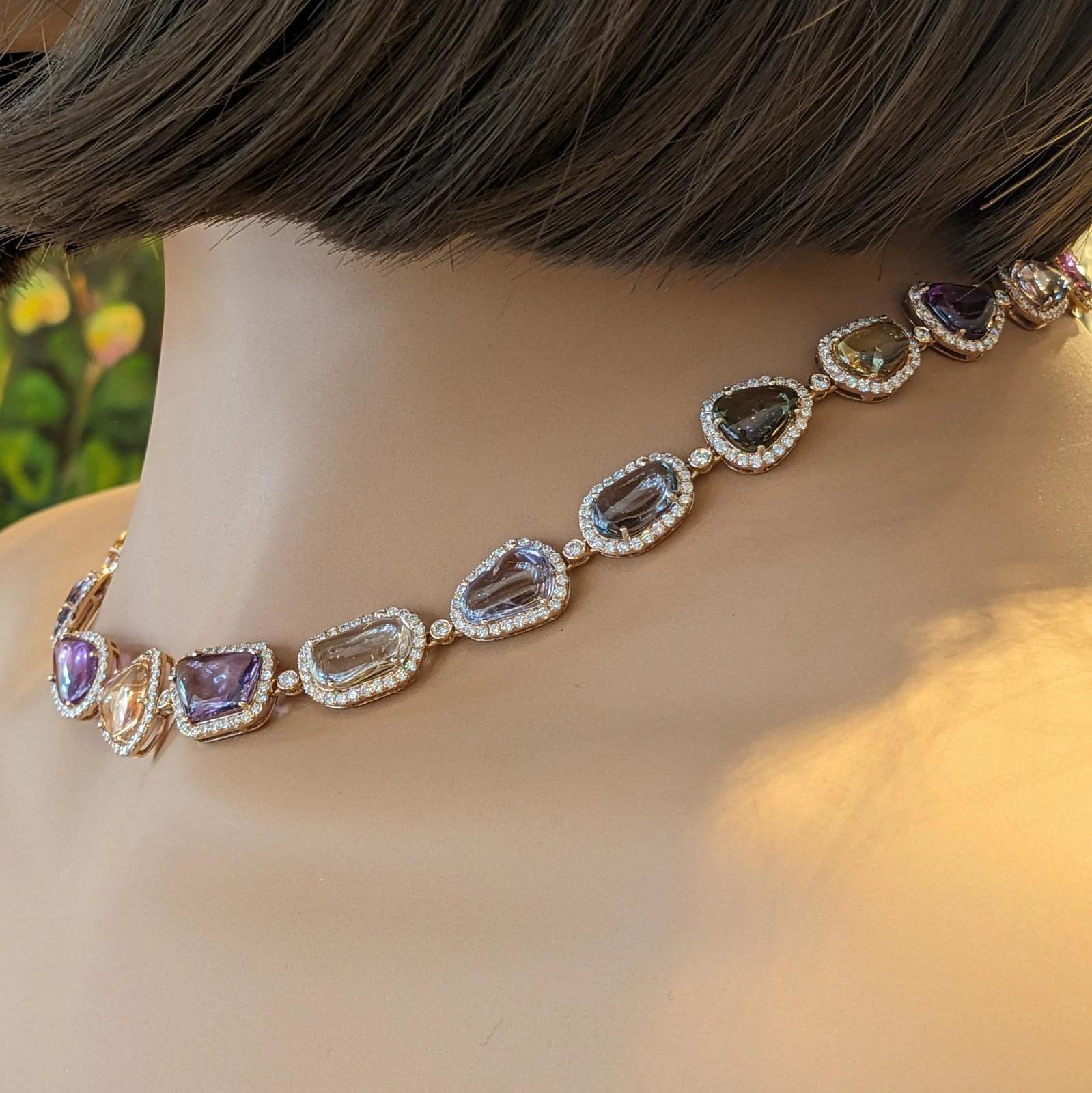 Taglio misto Collana di zaffiri e diamanti non riscaldati in oro rosa 18k in vendita