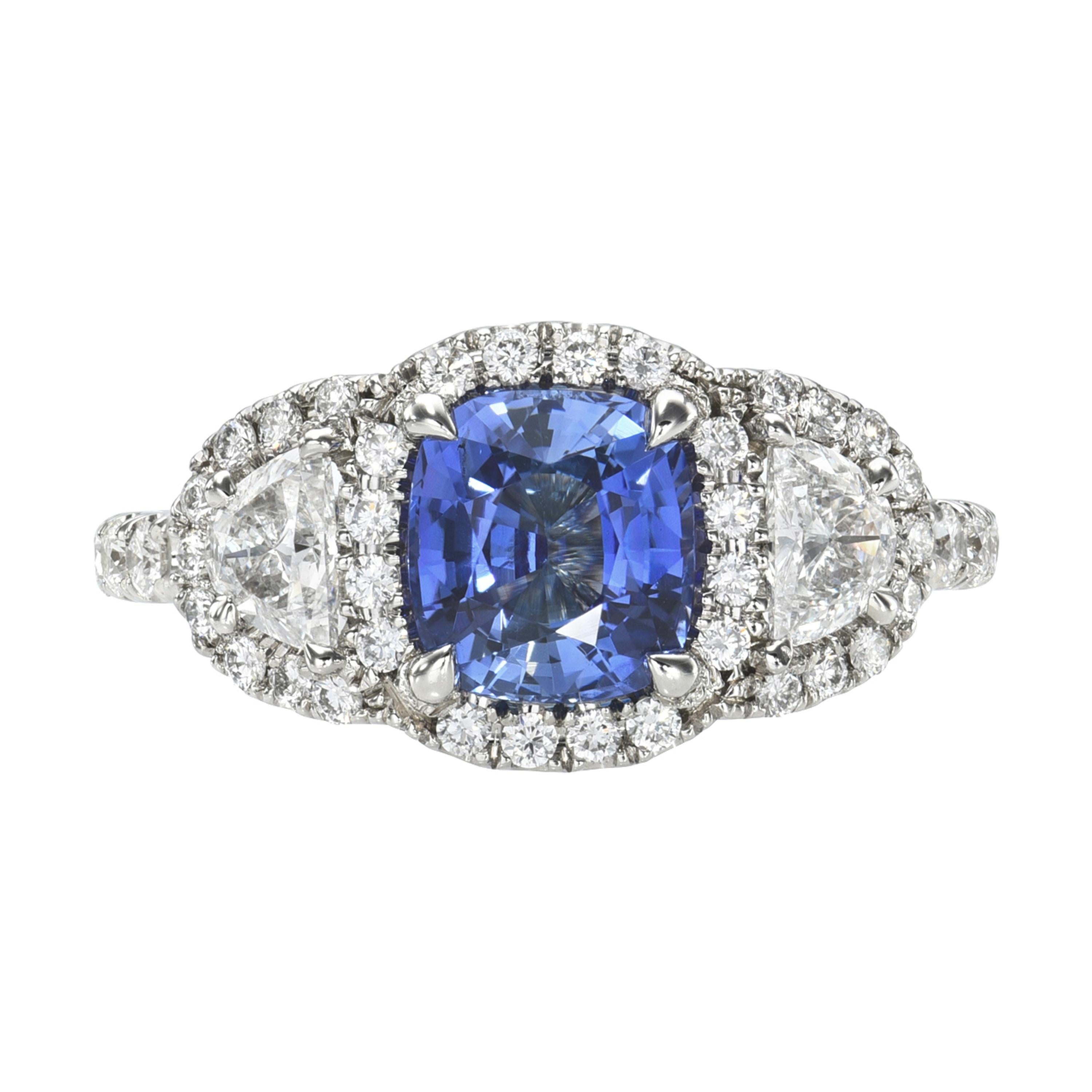 Bague coussin en saphir non chauffé et diamant naturel du Sri Lanka - Luxury Jewelry Pour femmes en vente