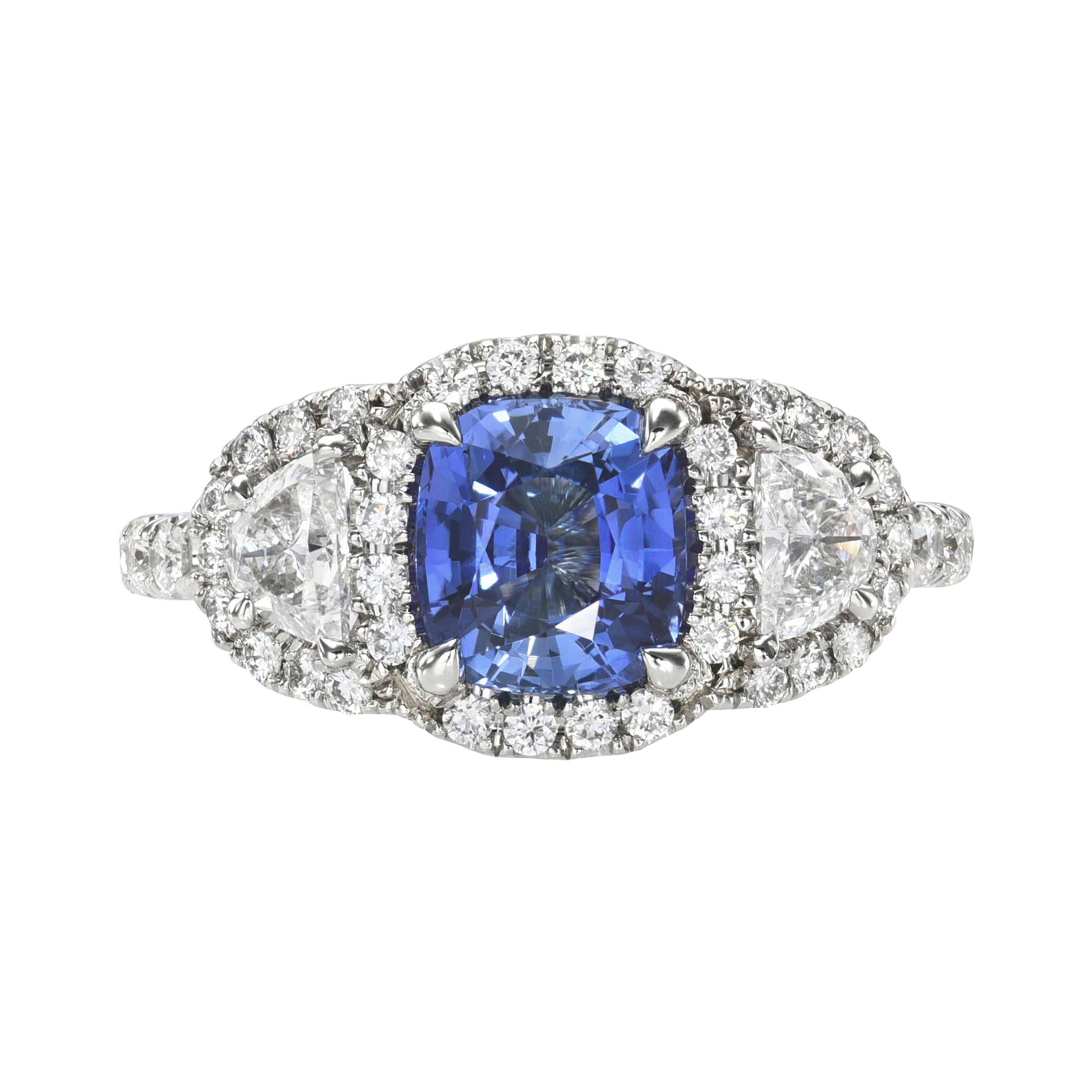 Bague coussin en saphir non chauffé et diamant naturel du Sri Lanka - Luxury Jewelry en vente 2