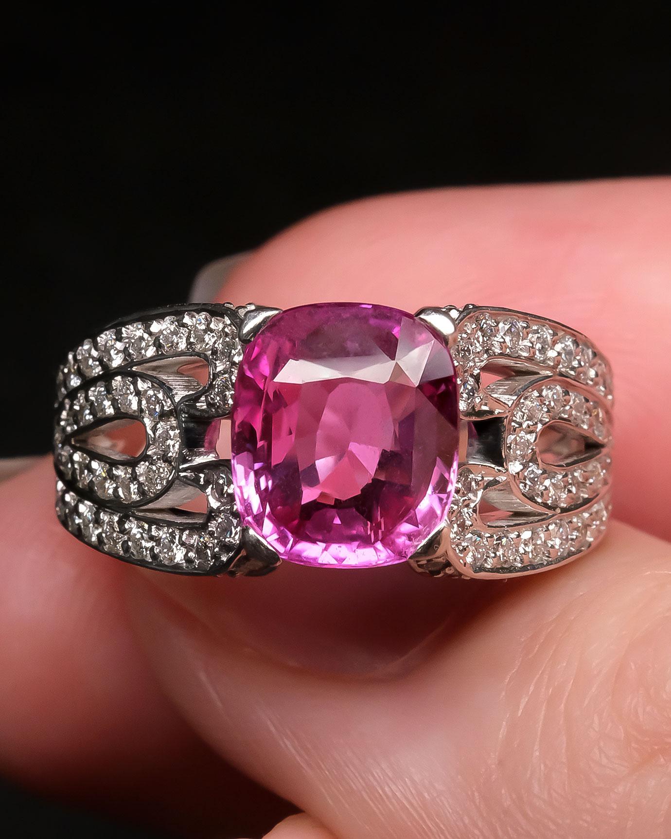 Unerhitzter Saphir Stein 3,57 Karat in 14K Weißgold Ring mit Diamanten / GIA-Bericht Damen im Angebot