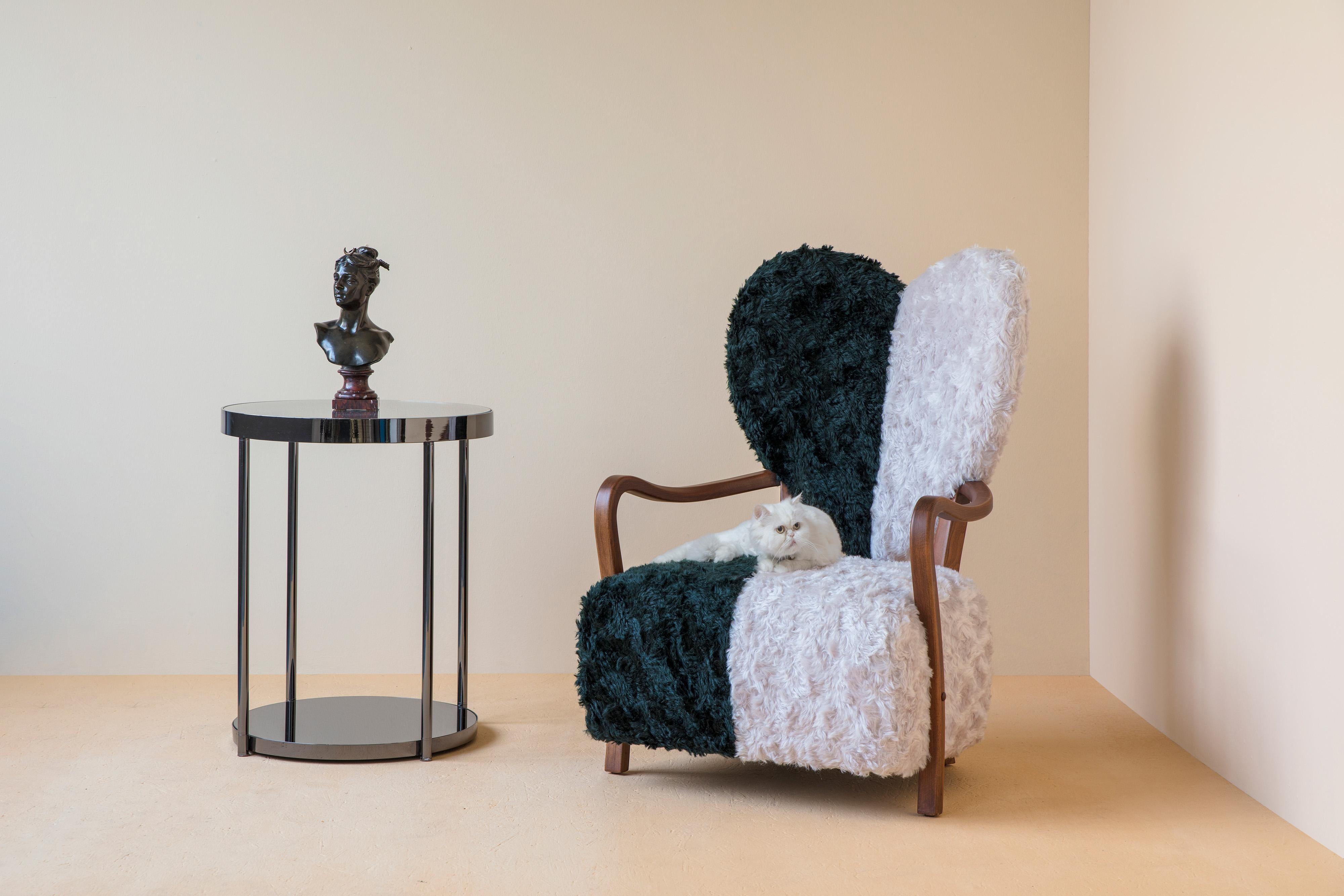 Fauteuil Uni de Merve Kahraman, tapissé de mohair Kvadrat vert forêt et crème en vente 7
