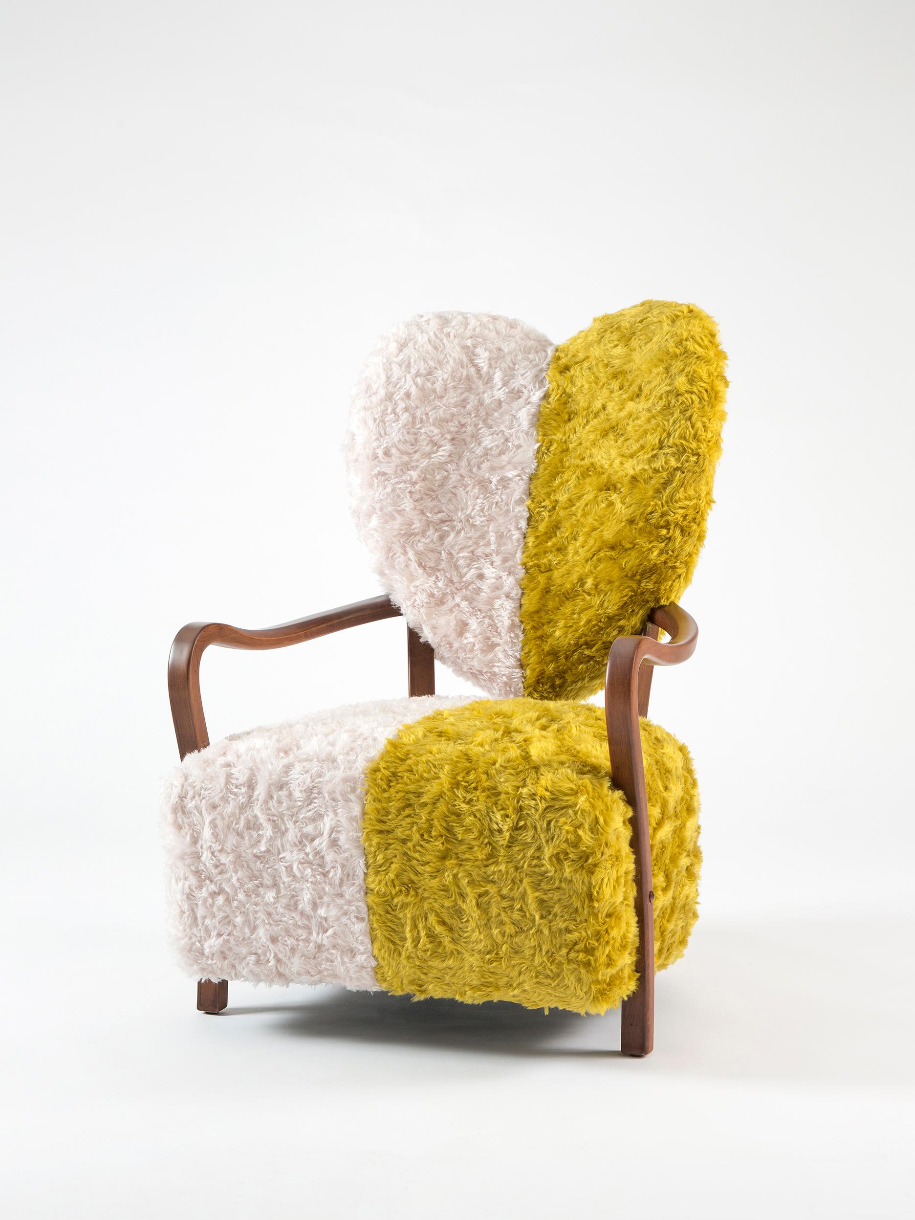 Fauteuil Uni par MERVE KAHRAMAN

Jaune moutarde et crème Kvadrat 100% Mohair Tapis.

28