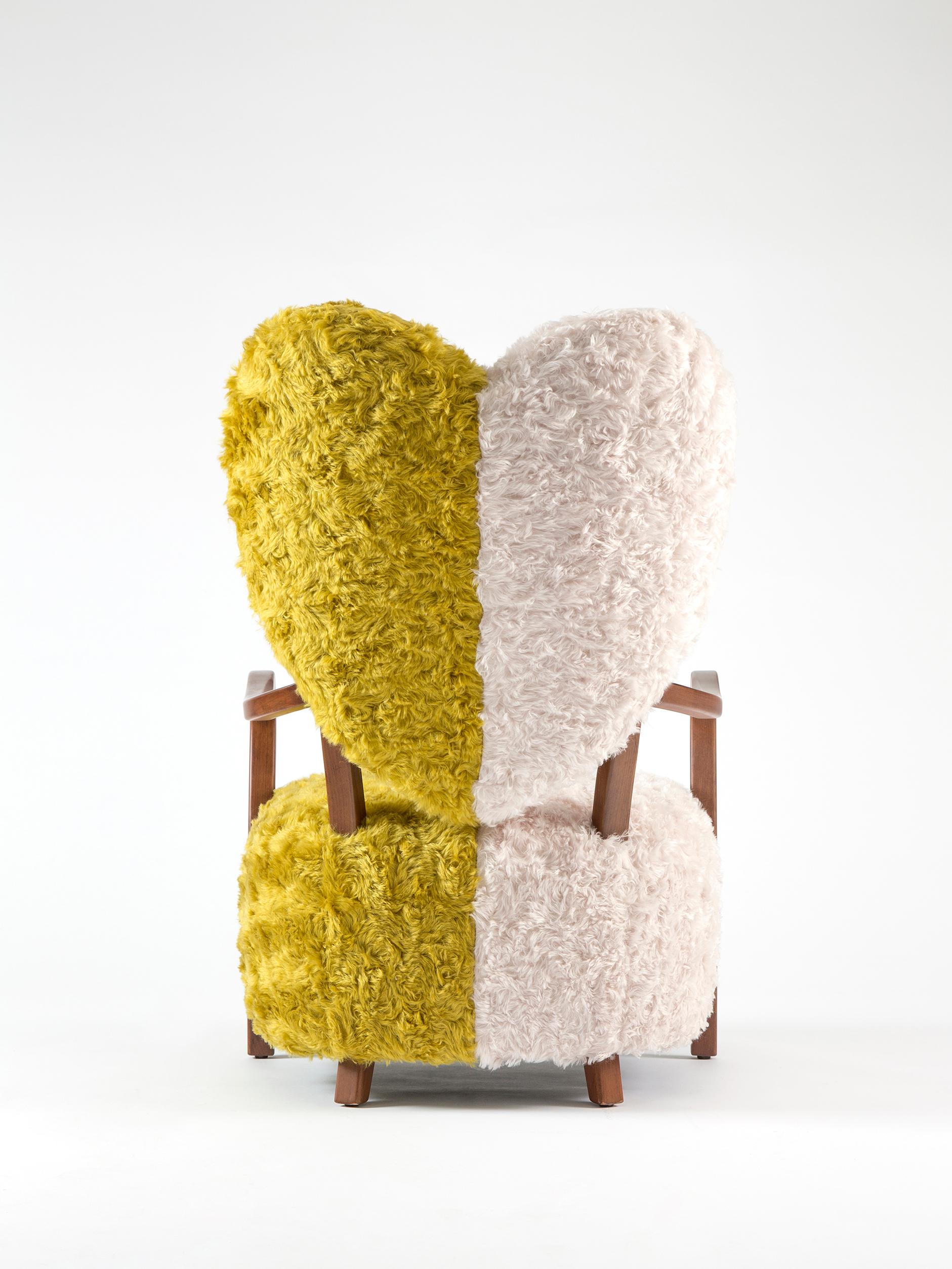 Fauteuil Uni de Merve Kahraman, tapissé de mohair Kvadrat jaune moutarde et crème Neuf - En vente à New York, NY
