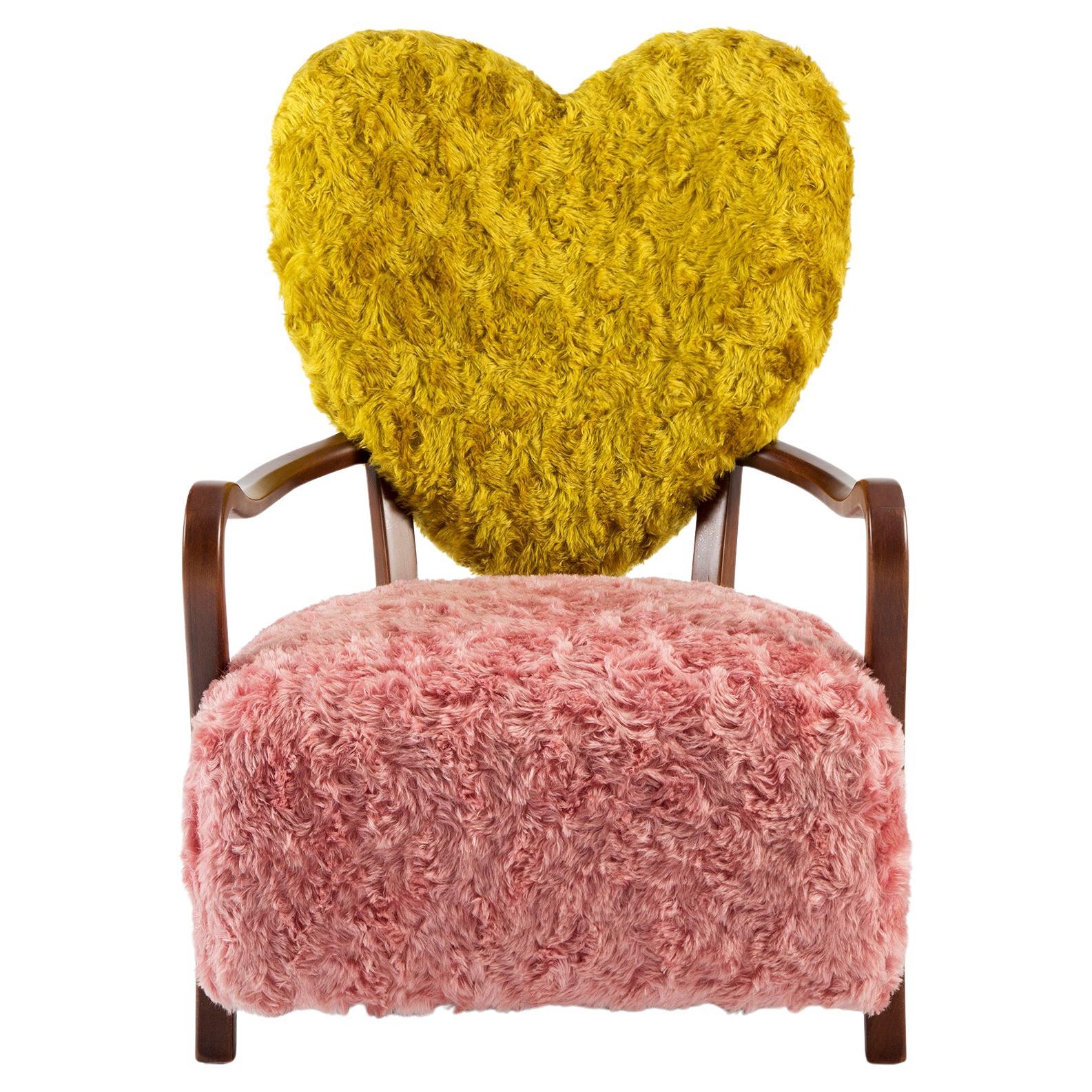 Fauteuil Uni de Merve Kahraman, tapissé de mohair Kvadrat jaune moutarde et rose en vente