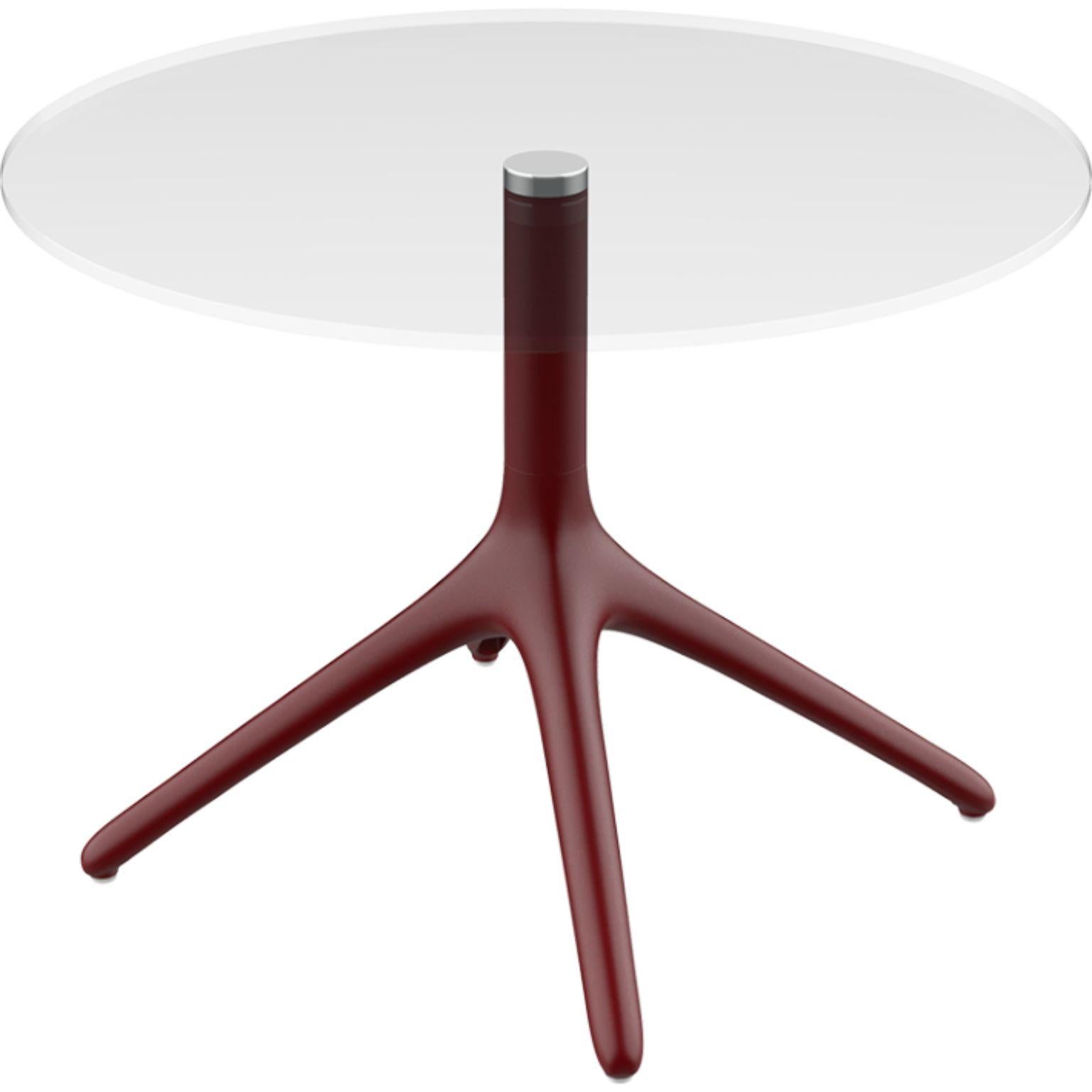 Uni burgundy table 50 by MOWEE
Dimensions: D 45.5 x H 50 cm
Material: Aluminium, tempered glass
Weight: 5 kg
Also available in different colours and finishes. Collapsable version available.

A table designed to be as versatile as possible and