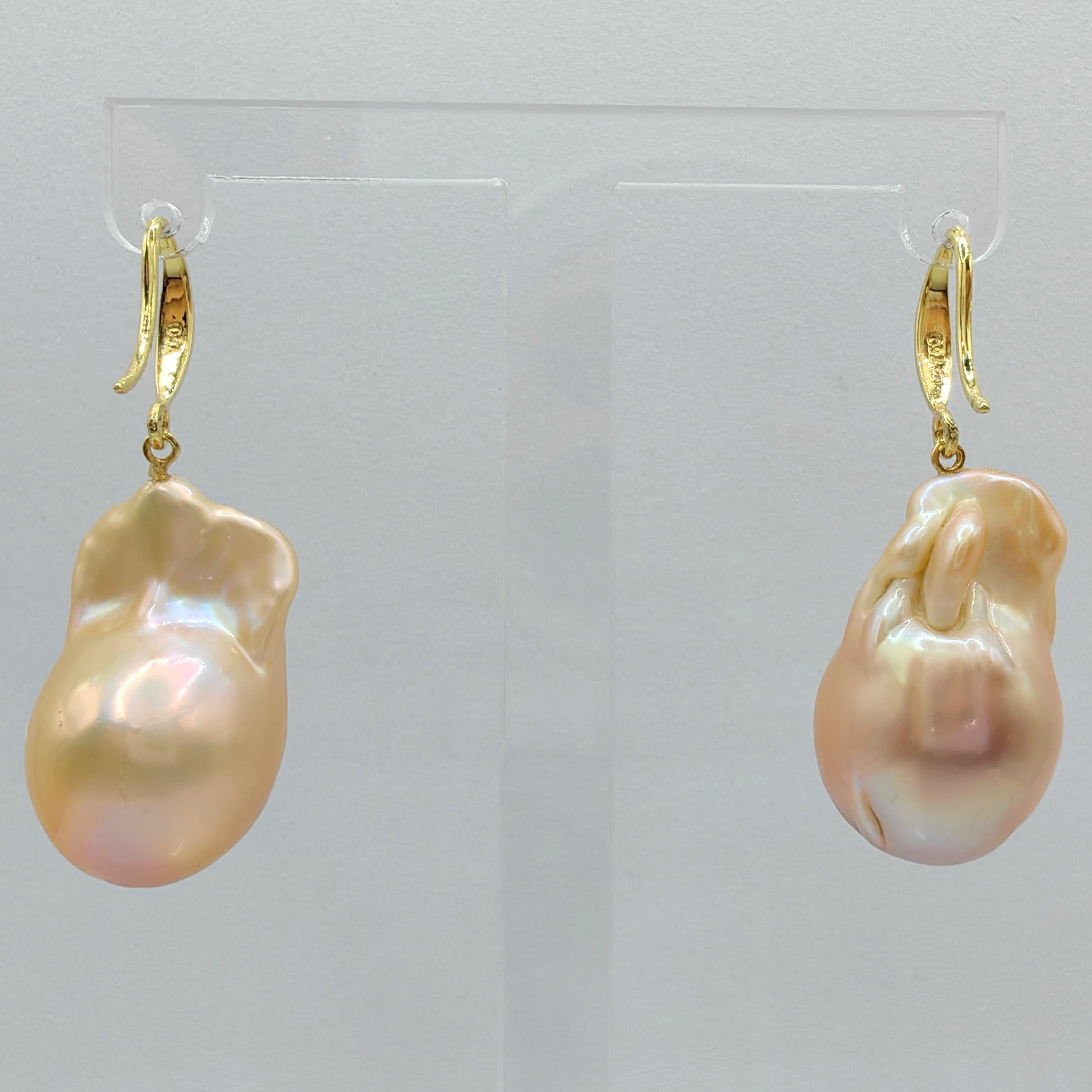 Unicorn Hue Baroque Pearl Drop Earrings With Thick 18K Yellow Gold French Hooks In New Condition For Sale In Wan Chai District, HK