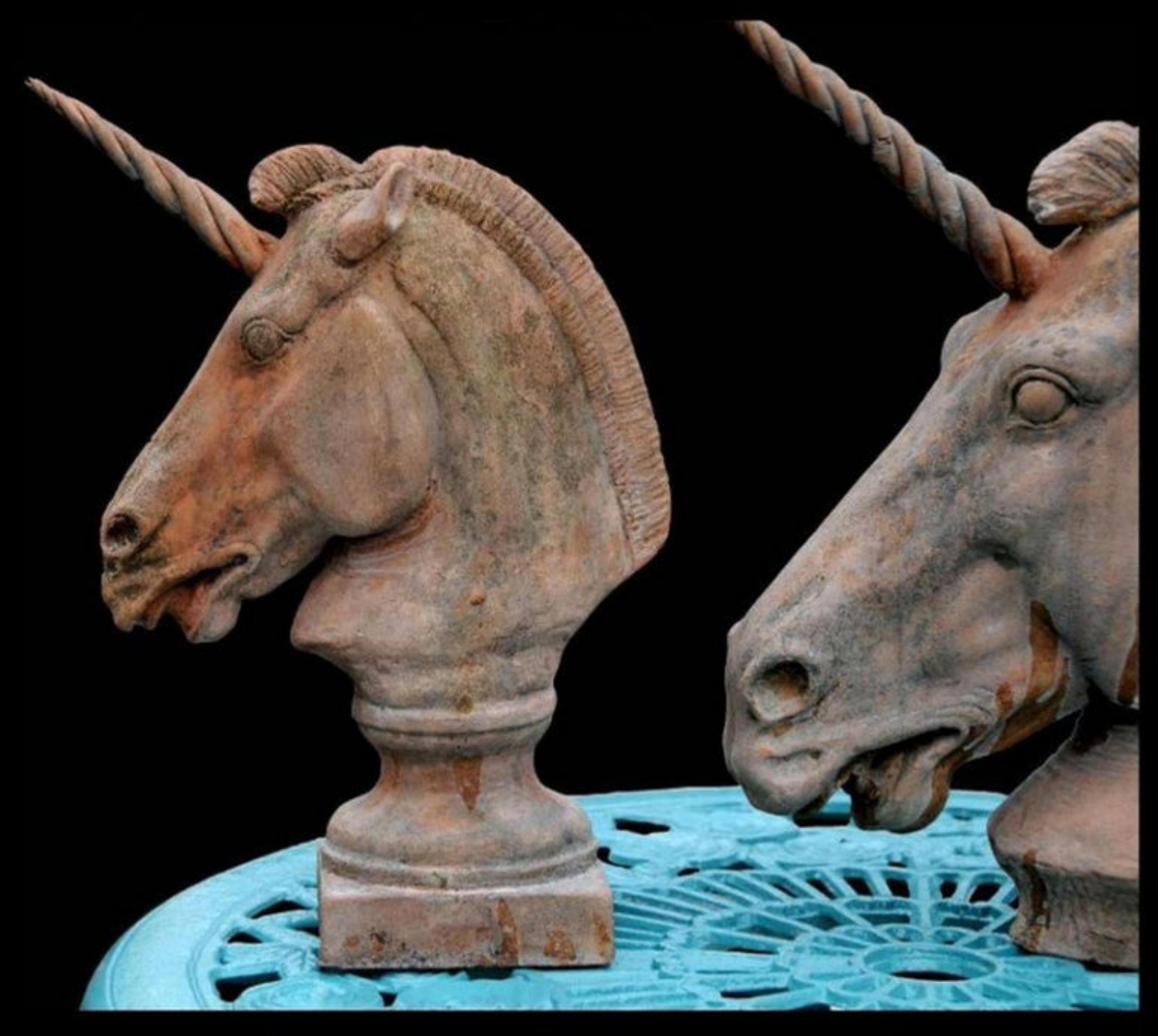 The unicorn in early 20th century terracotta.
Measures: Height 40 cm.
Width 30 cm
Good conditions.
