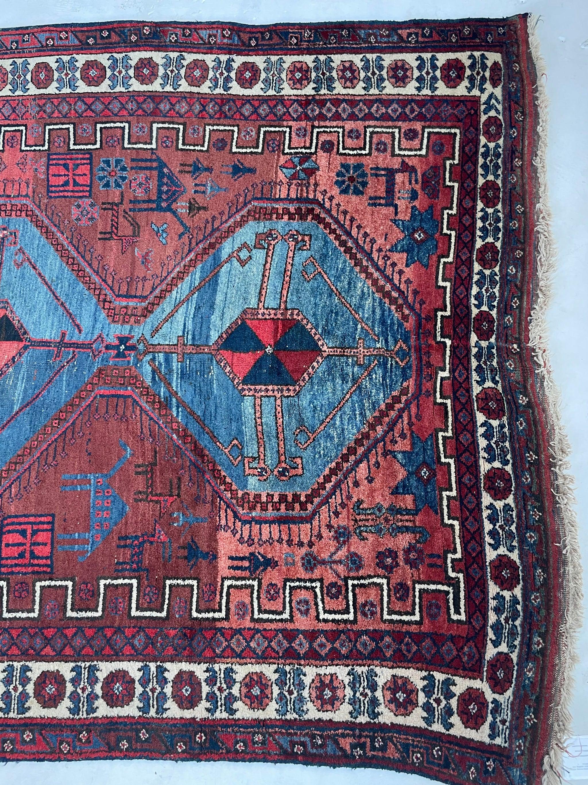 Einhorn Vintage Shiraz Teppich, circa 1950er Jahre im Zustand „Gut“ im Angebot in Milwaukee, WI