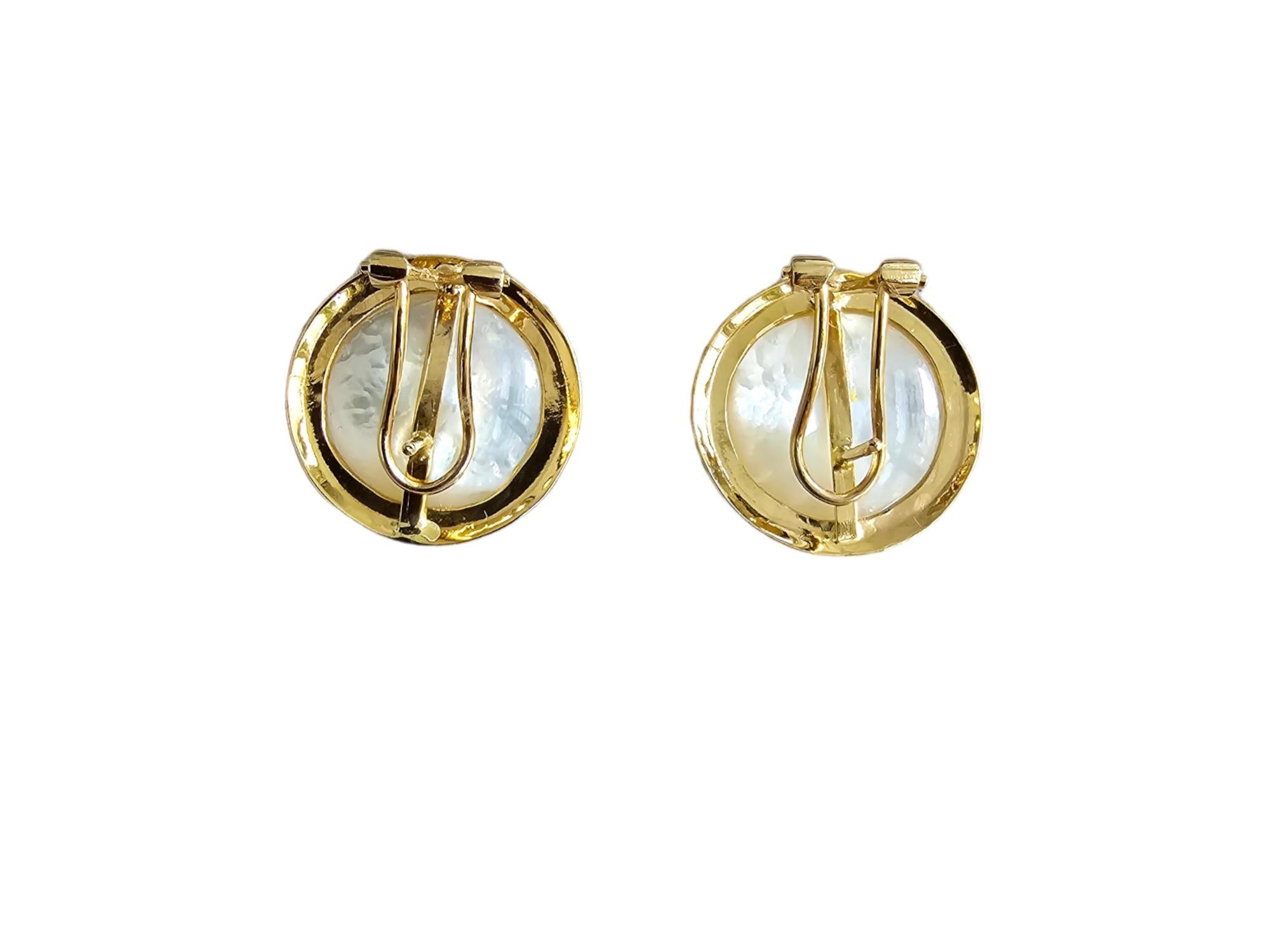 Unicorn White Freshwater Pearl Snap Back Earrings (with 14K Solid Yellow Gold) For Sale 1