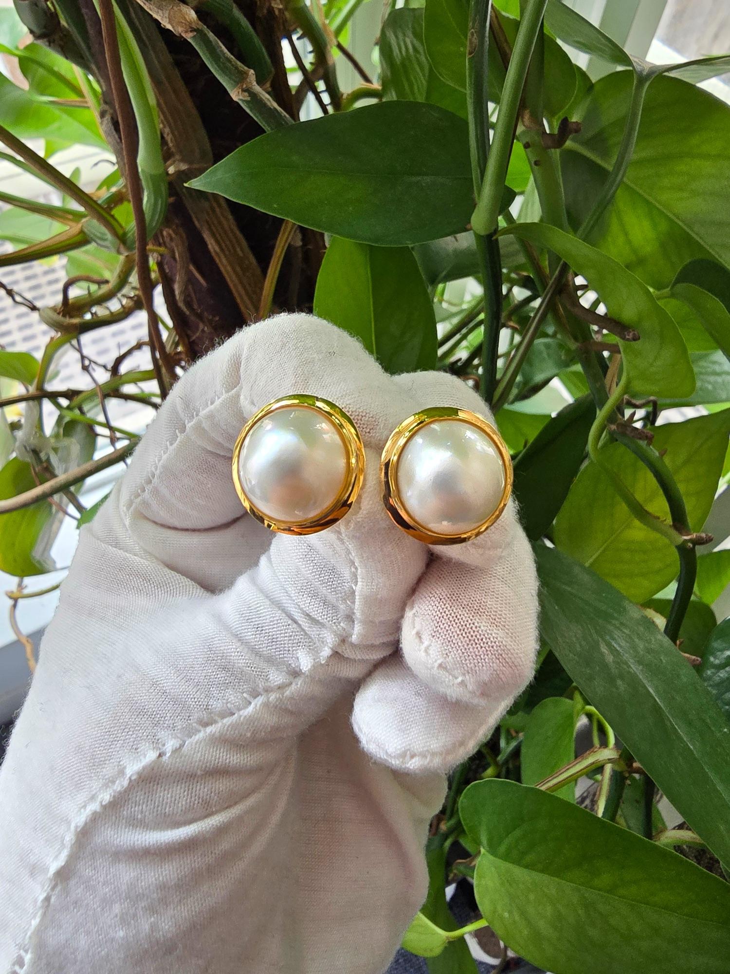 Unicorn White Freshwater Pearl Snap Back Earrings (with 14K Solid Yellow Gold) For Sale 2