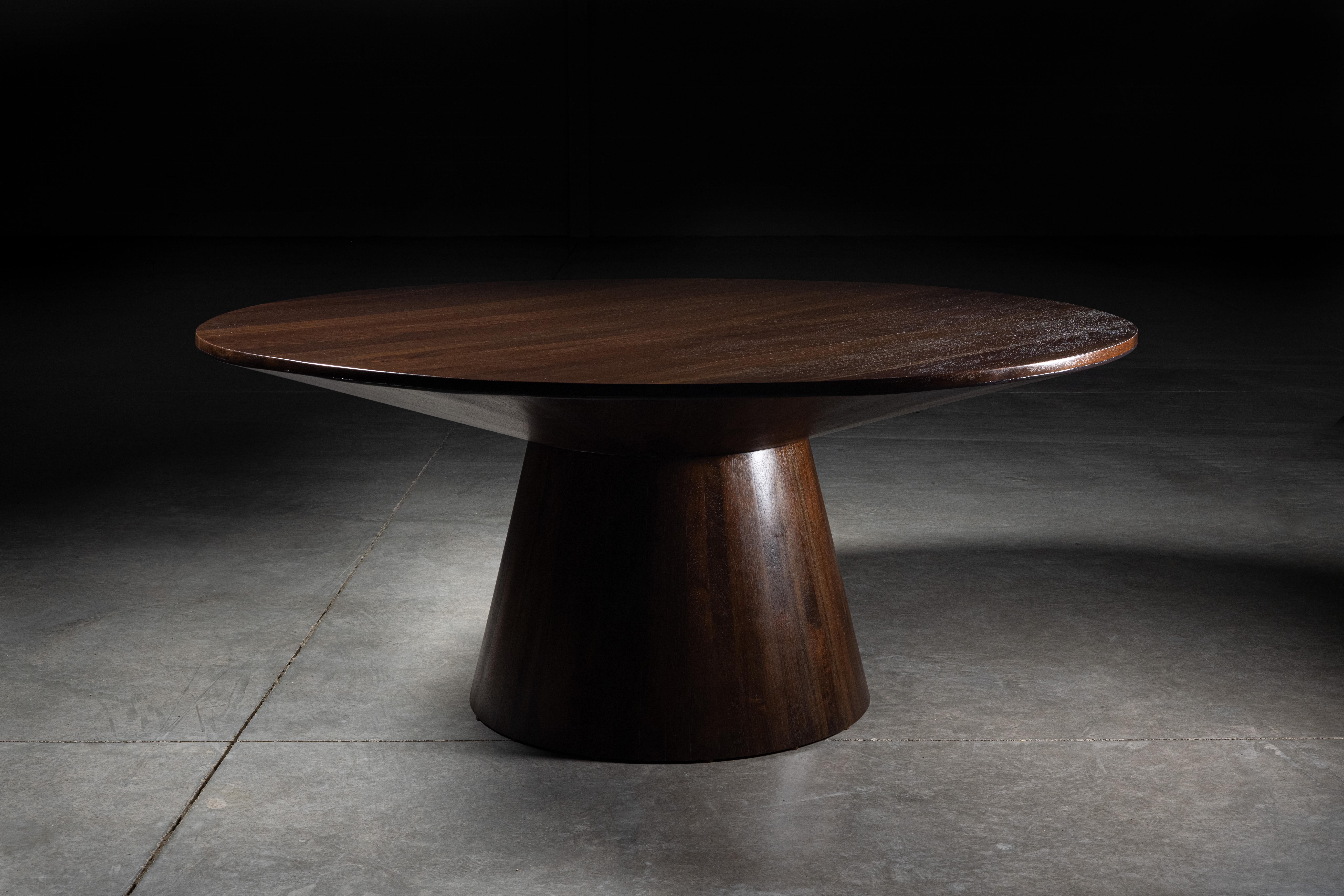 Unidentified Solid Walnut Finish Dining Table In New Condition For Sale In Los Angeles, CA