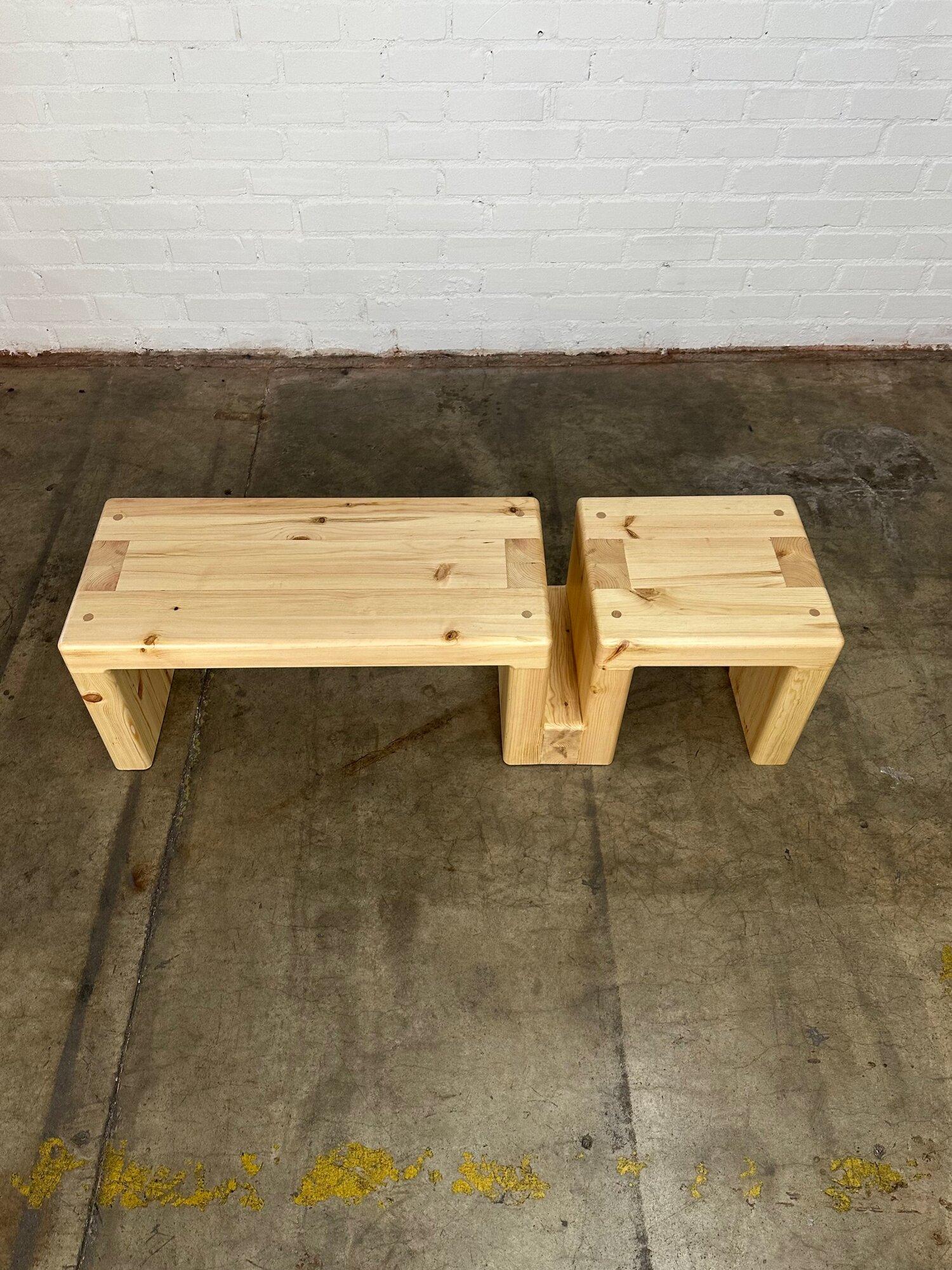 Unidos Bench in Pine In Good Condition For Sale In Los Angeles, CA
