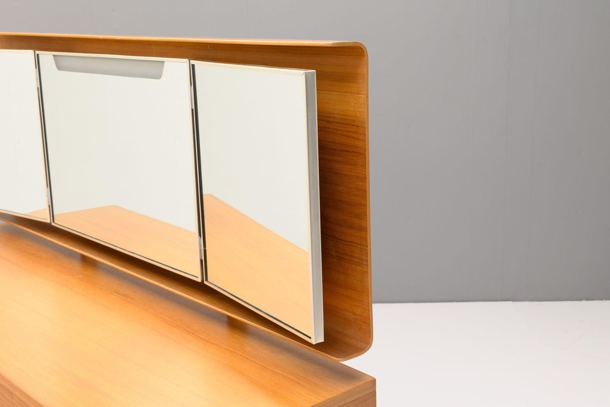Uniflex Dressing Table For Sale 1