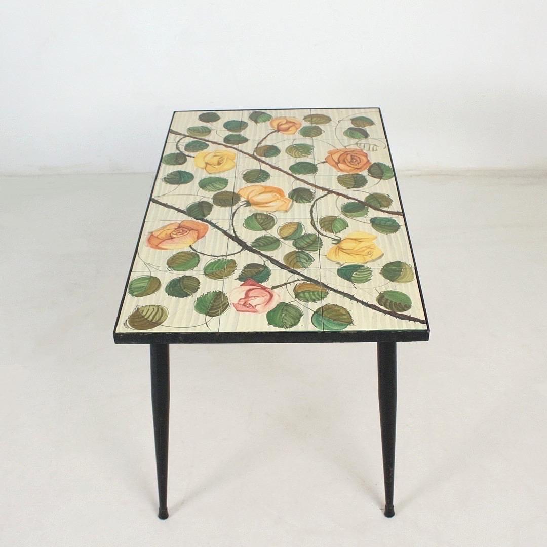 Unikat hand-painted tiled top table / side table by Italian sculptor / artist Guido Rossini. tiled table, Italy, unique, signed and two Venetian chairs, wood, leather, tiled table dimensions approx.: H. 46 cm, W. 74 cm, D. 45 cm.