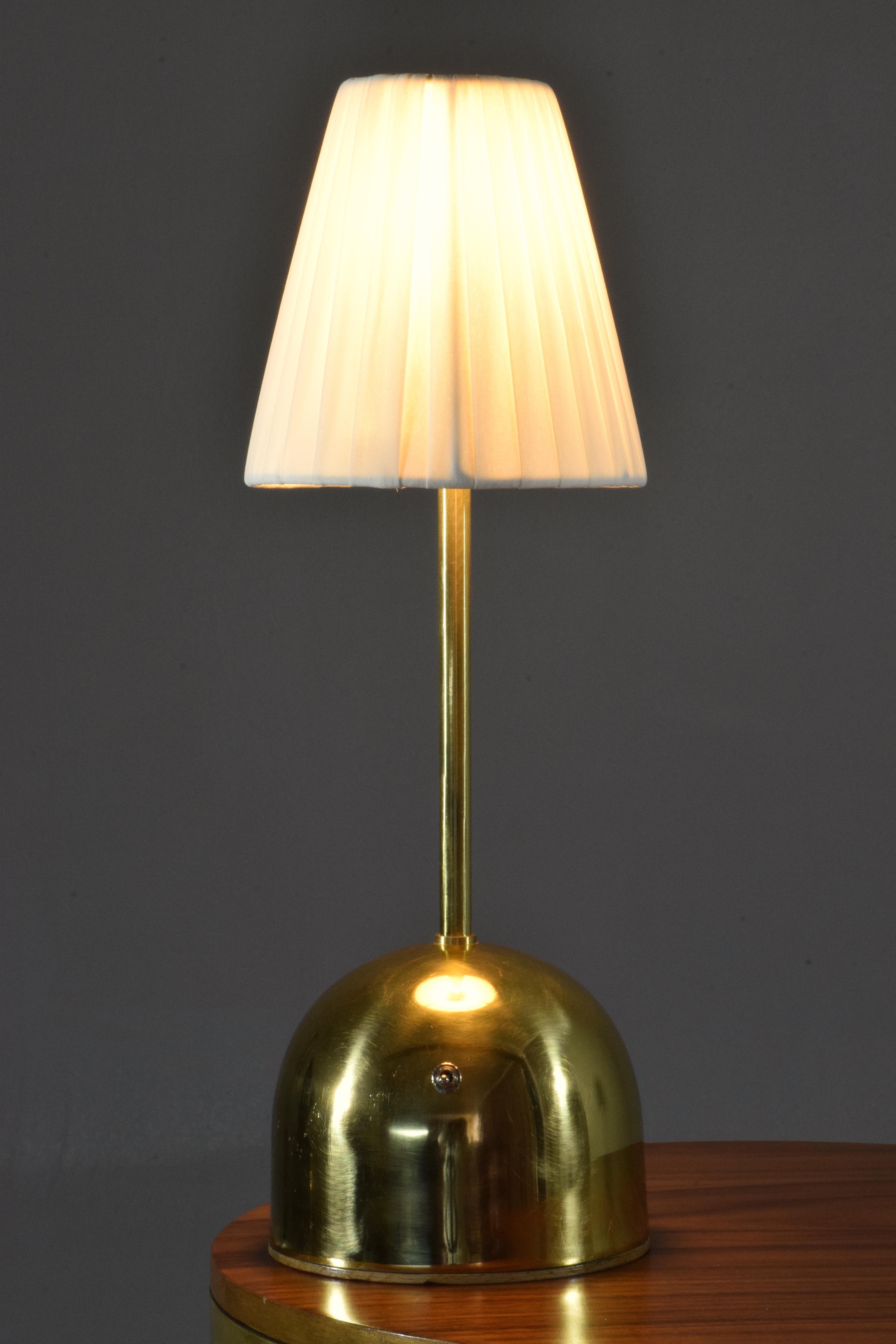 Unio Contemporary Handcrafted Wireless Brass Lamp 2
