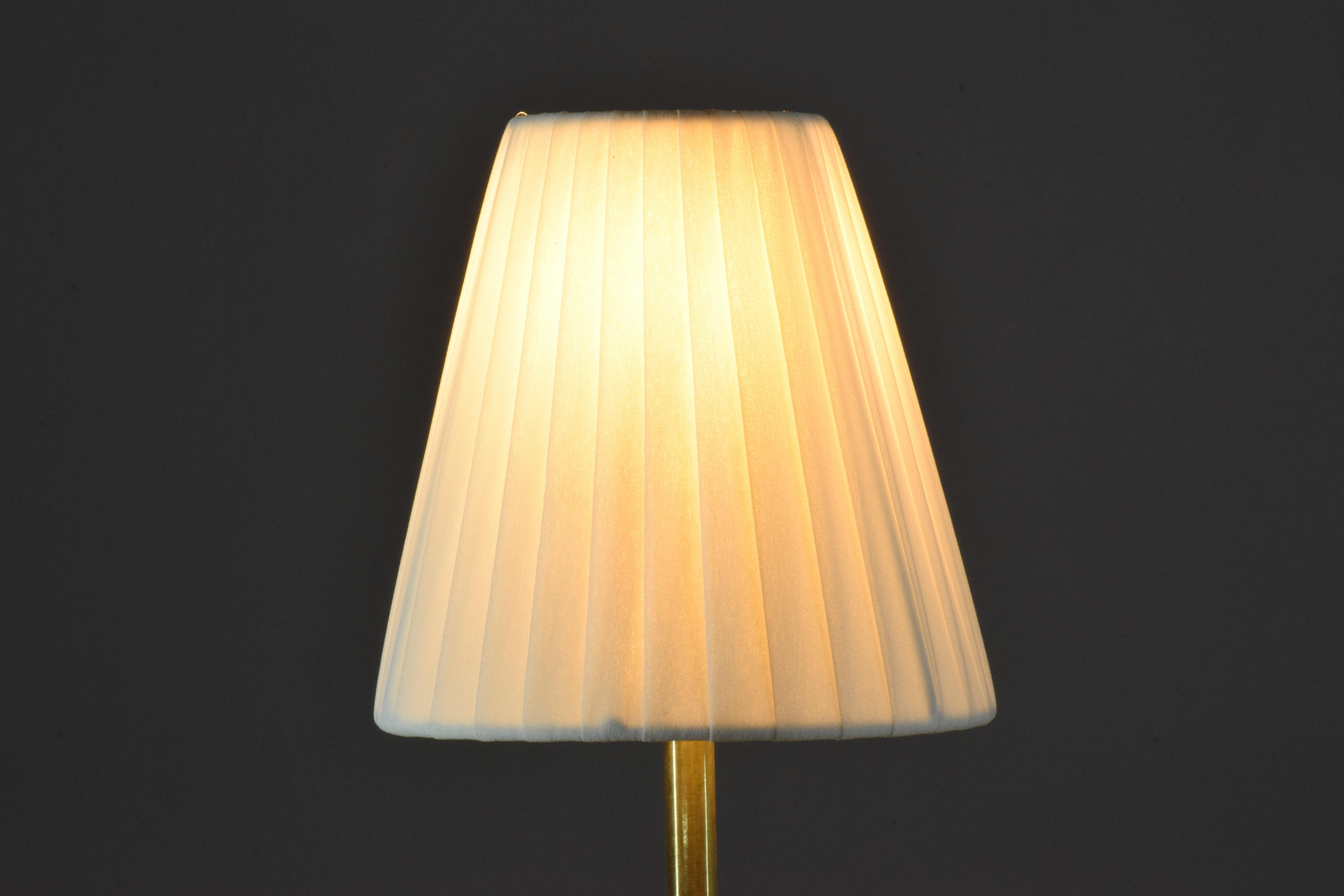 Unio Contemporary Handcrafted Wireless Brass Lamp 6