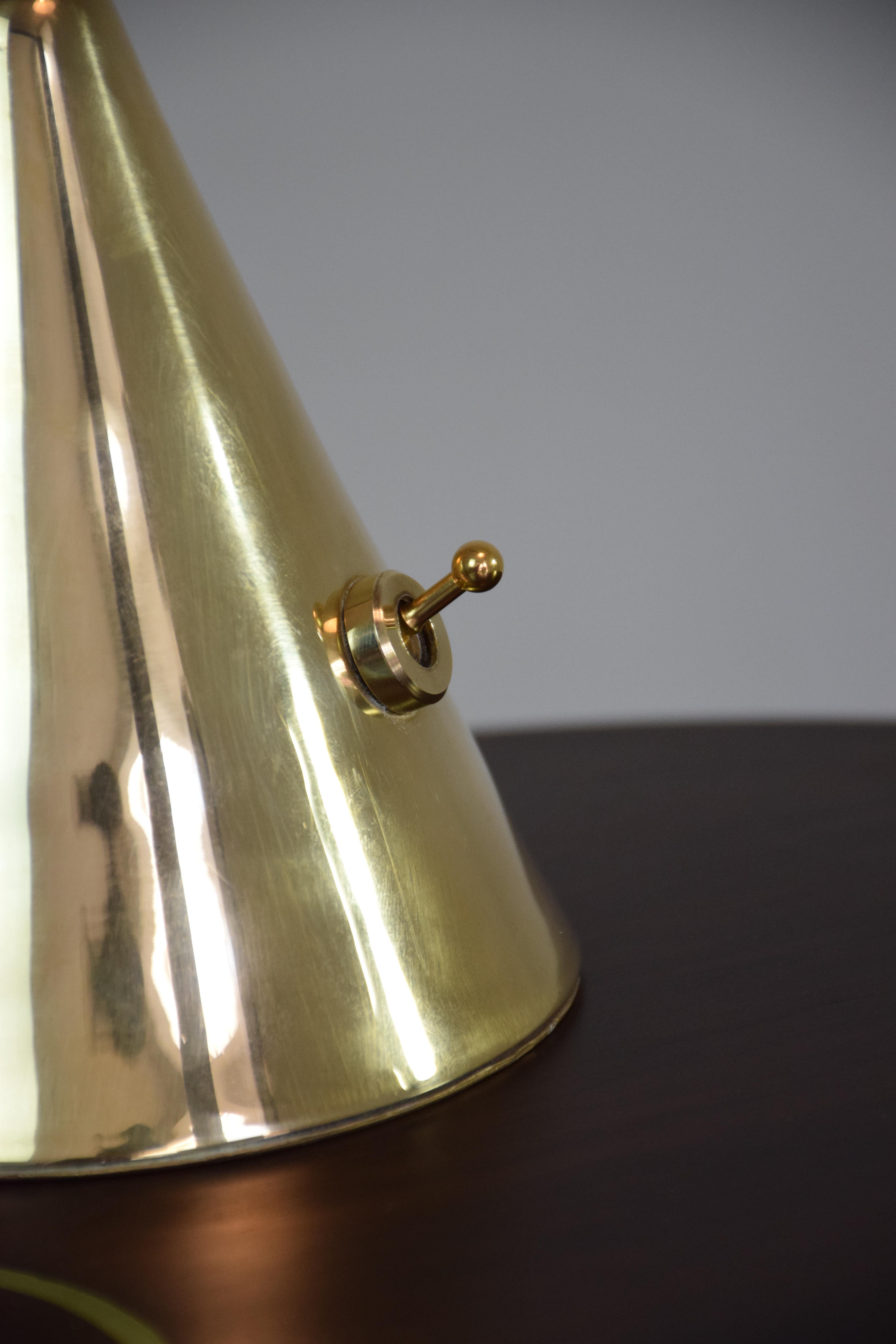 Unio 1-2 Contemporary Handcrafted Wireless Brass Lamp 7