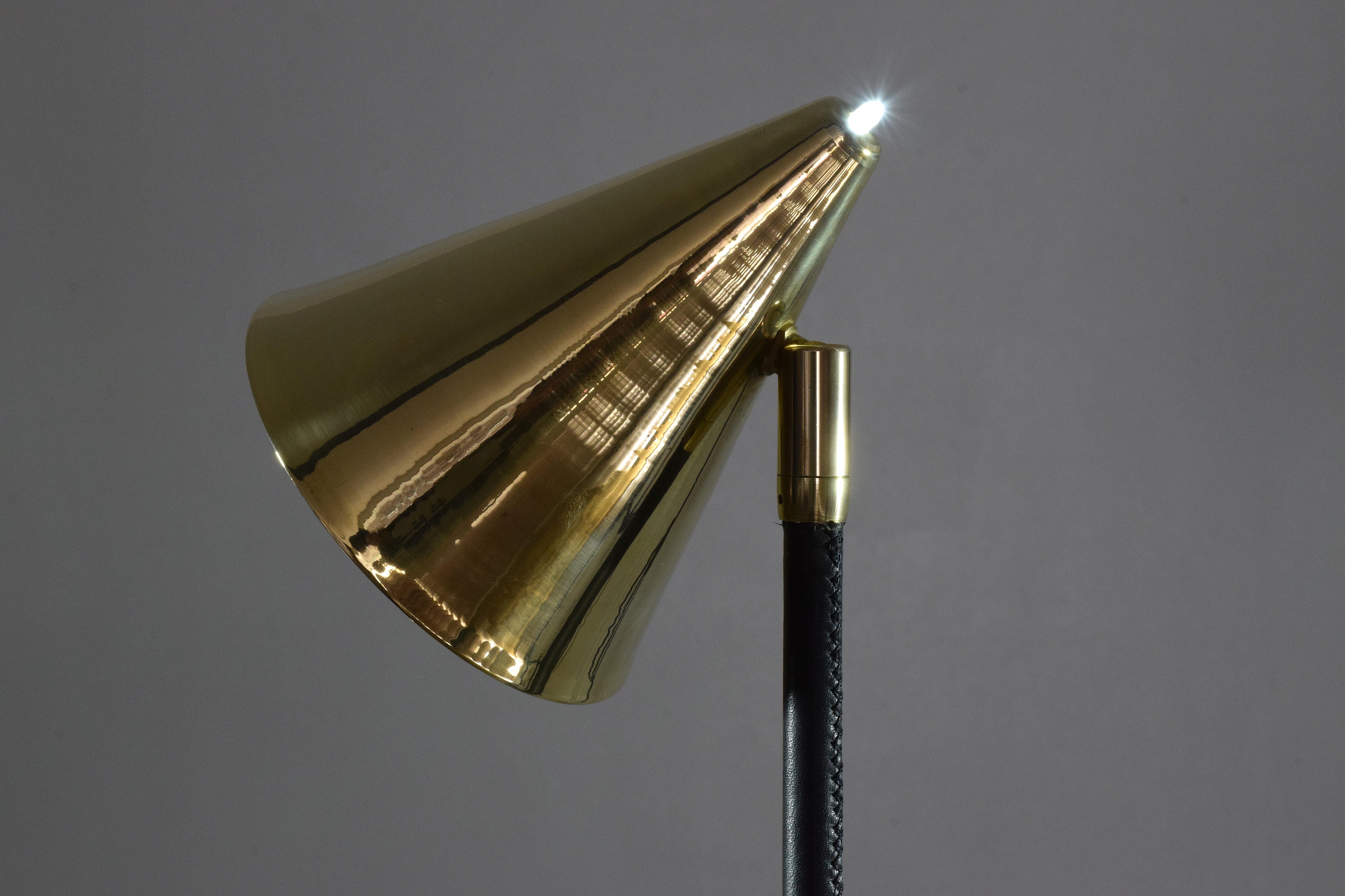 Unio 1-2 Contemporary Handcrafted Wireless Brass Lamp 9