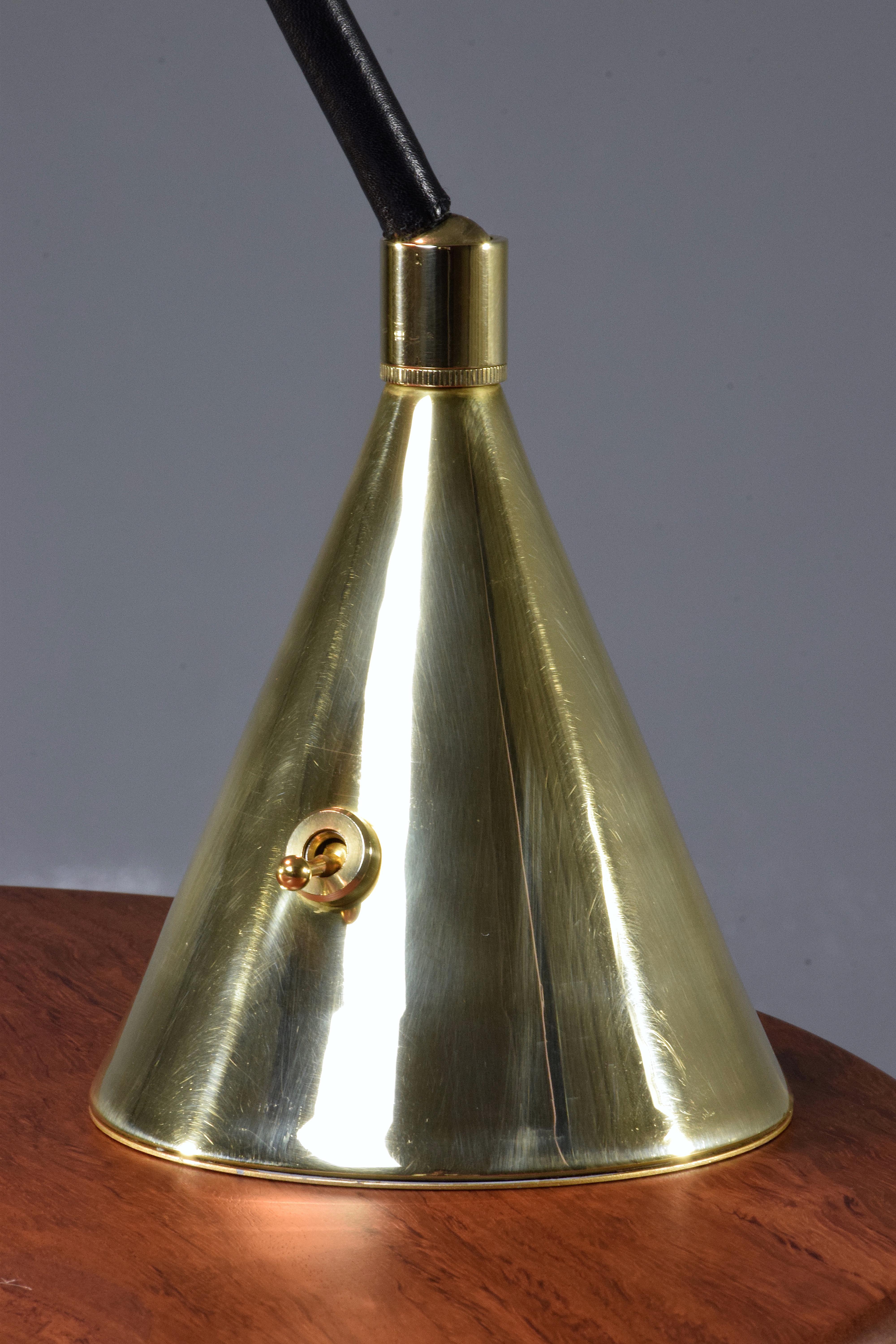 Unio 1-2 Contemporary Handcrafted Wireless Brass Lamp 10