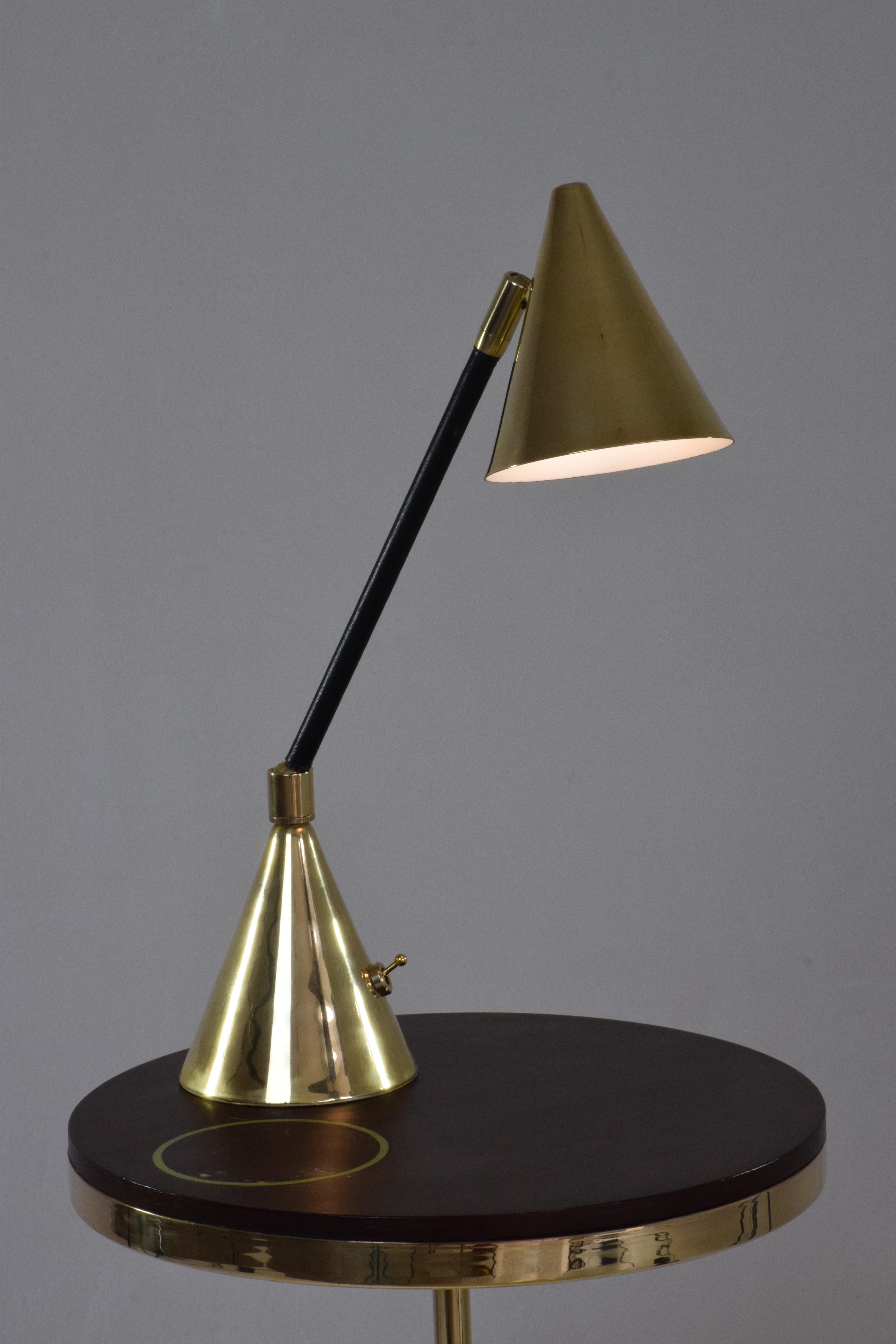 Unio 1-2 Contemporary Handcrafted Wireless Brass Lamp 1