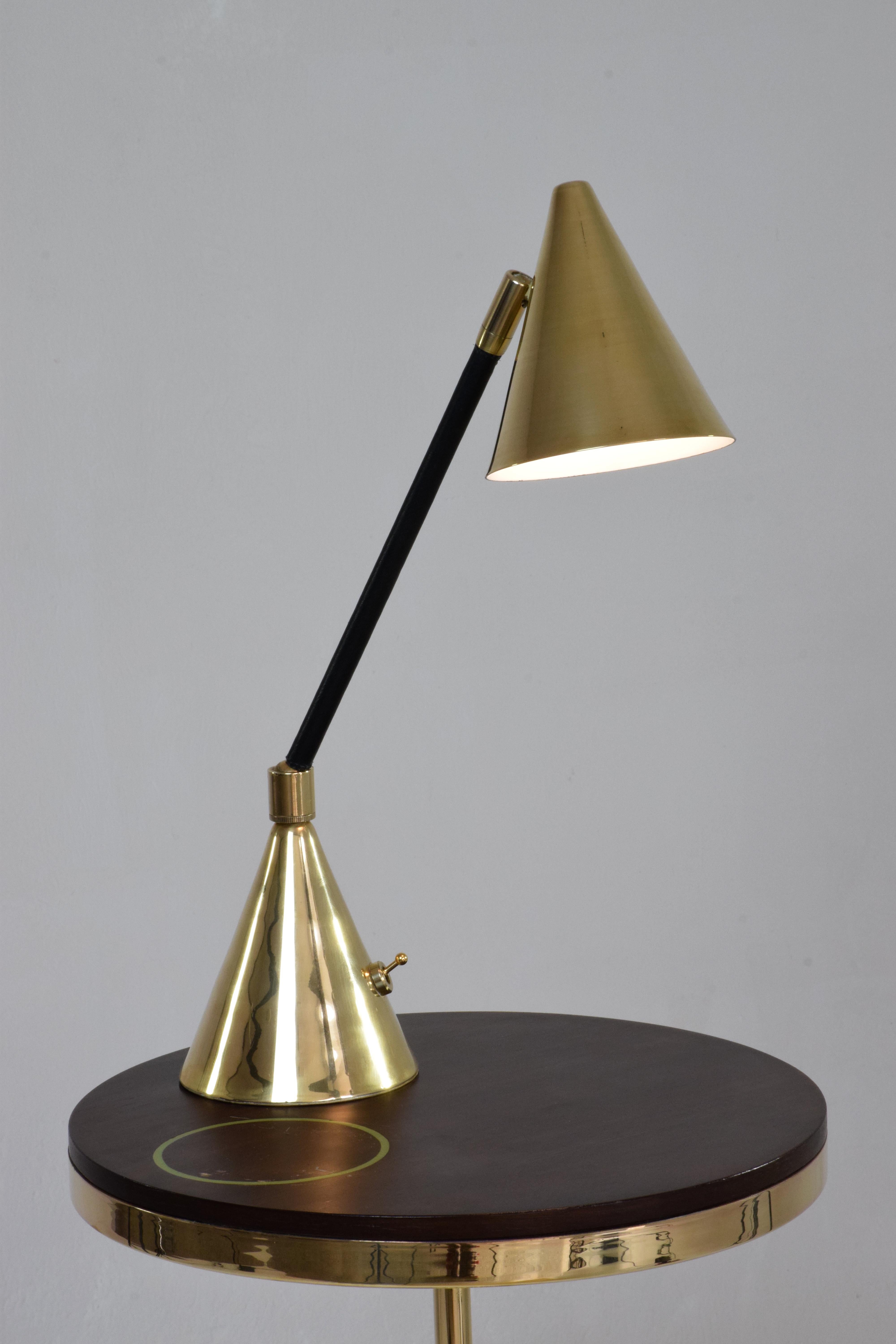 Unio 1-2 Contemporary Handcrafted Wireless Brass Lamp 2