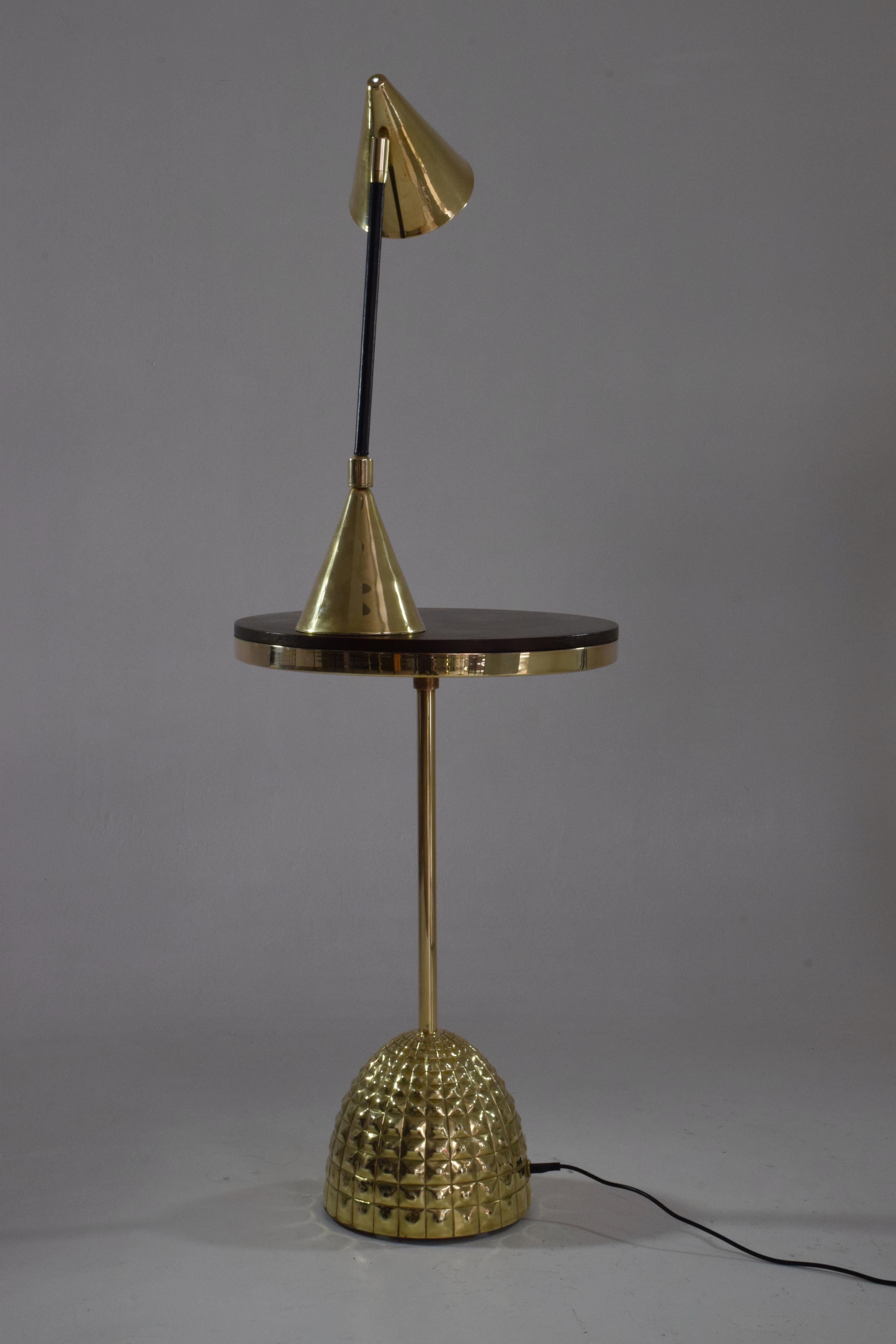 Unio 1-2 Contemporary Handcrafted Wireless Brass Lamp 3