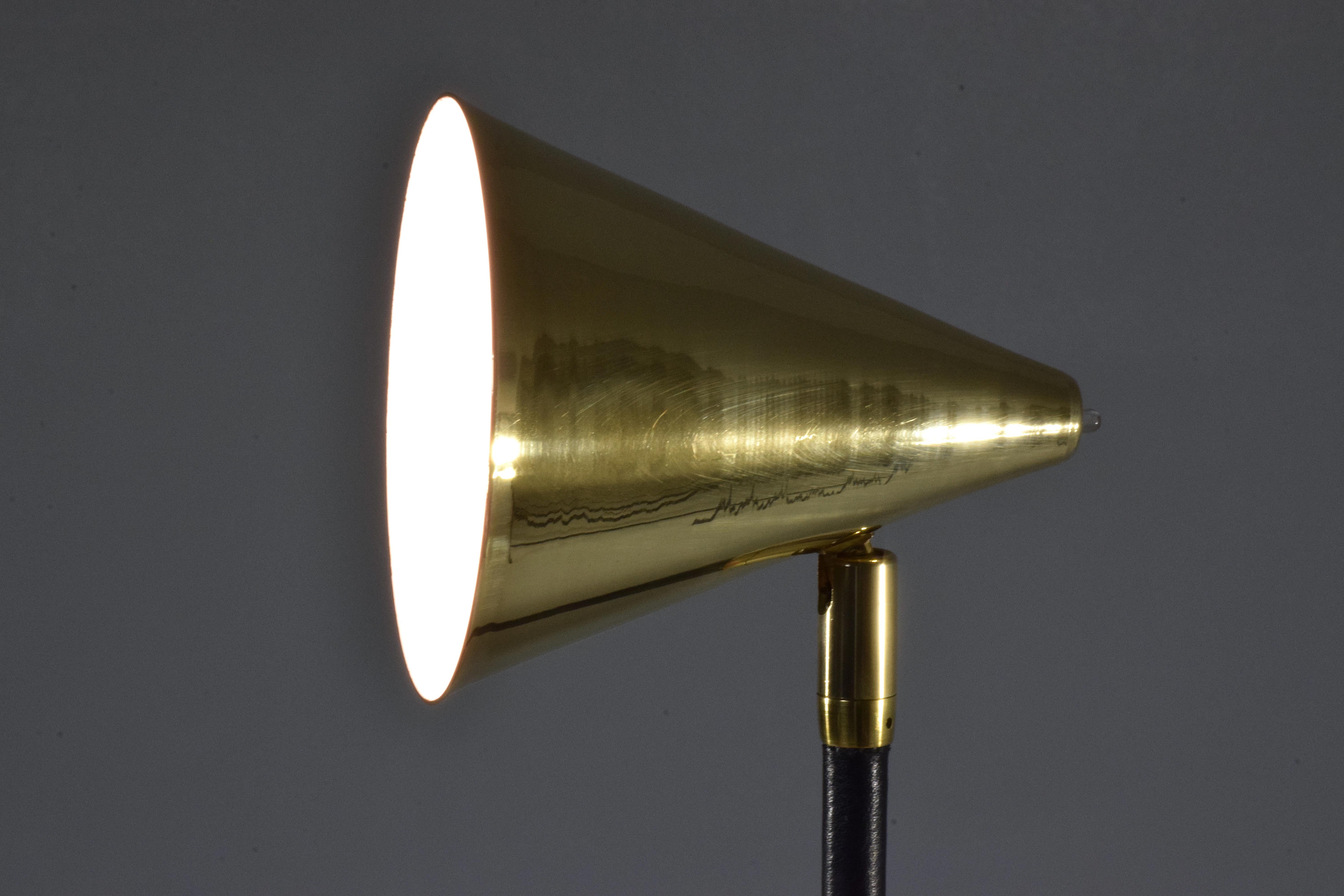Unio 1-2 Contemporary Handcrafted Wireless Brass Lamp 4