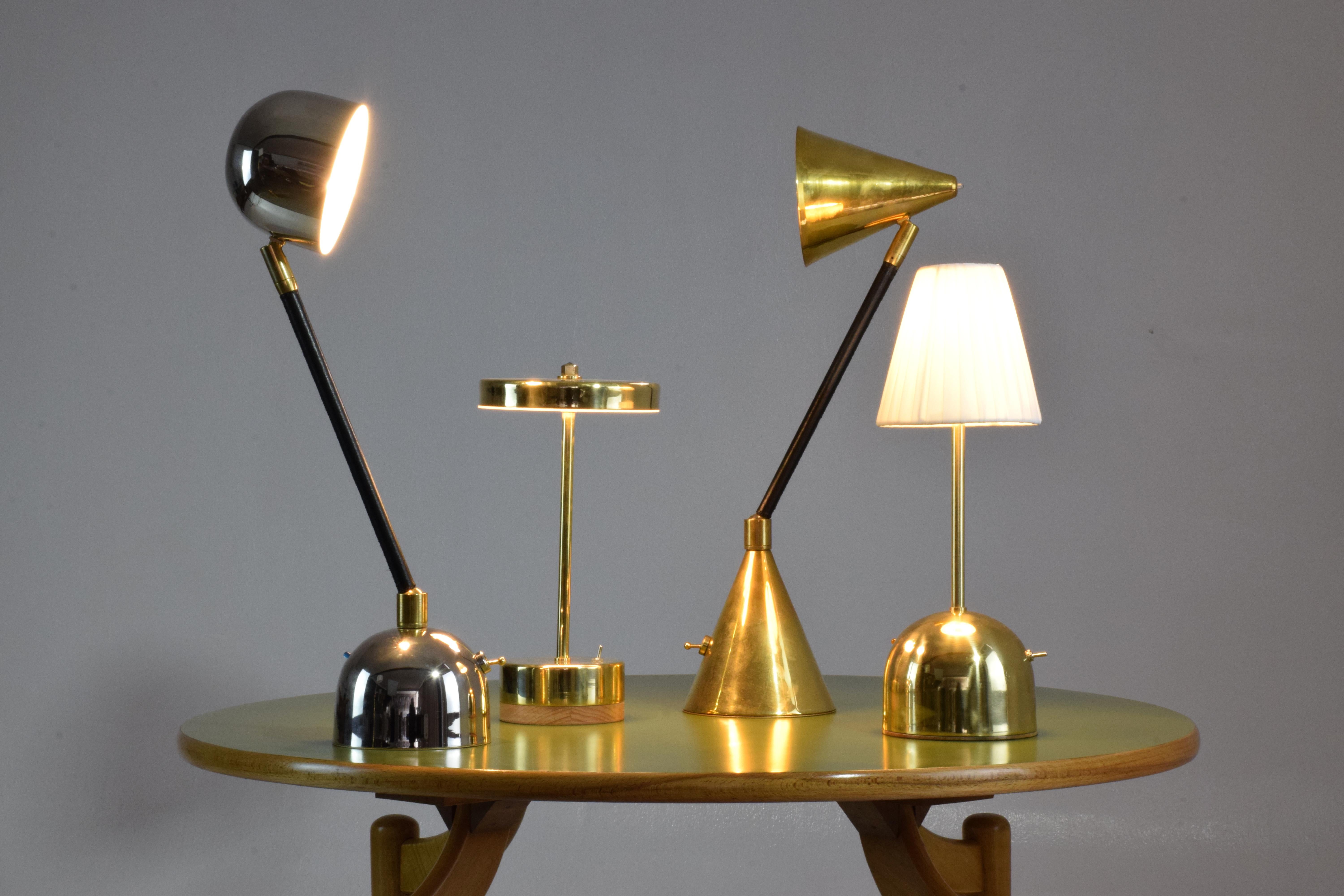 Unio 1-5 Contemporary Wireless Brass Lamp, Flow Collection 1
