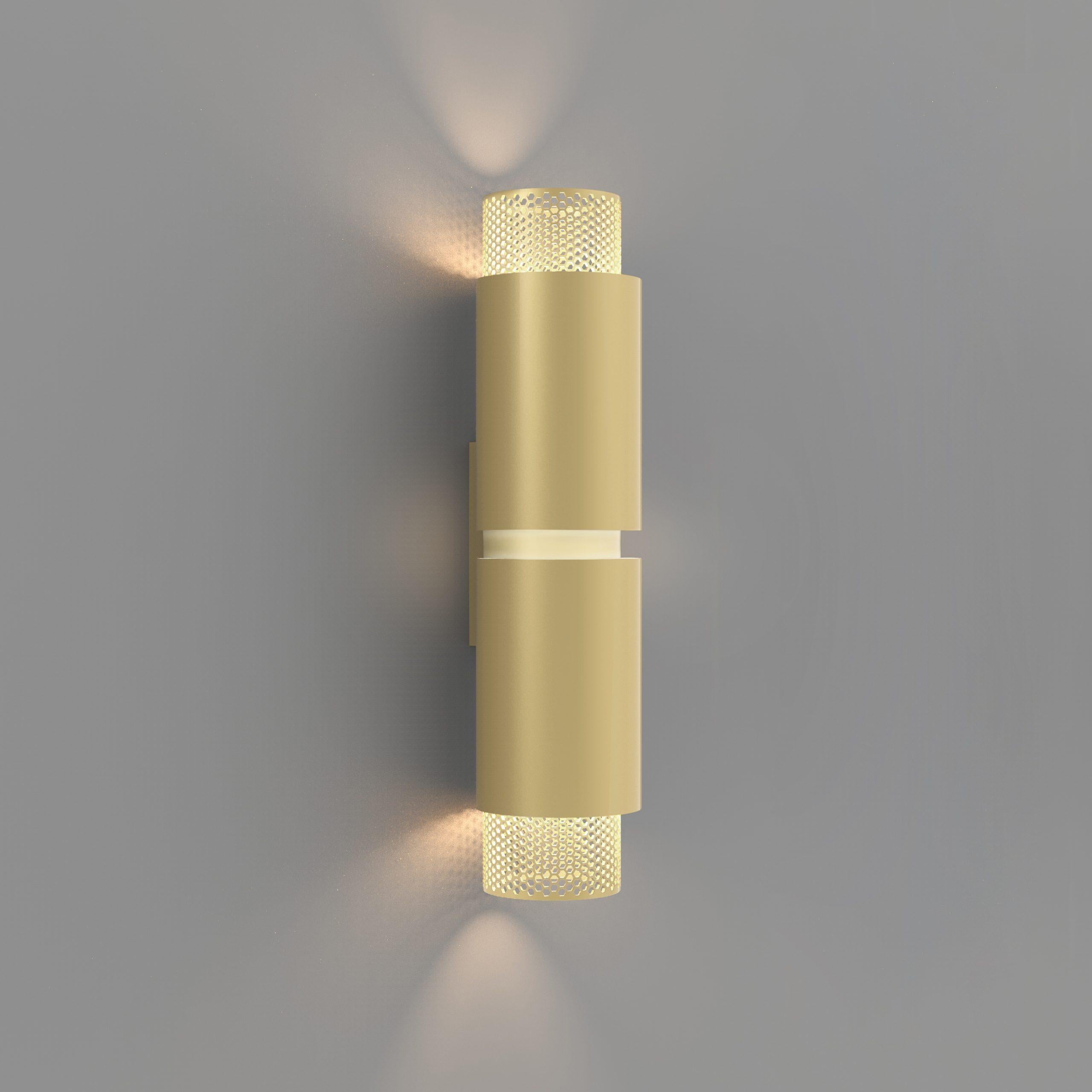 Lampada da parete contemporanea Union Large Mesh Anodized Champagne Aluminum di JSPR
Progettato da Jasper van Grootel.
Dimensioni: Ø 12 x H. 50 cm.
Materiali: Alluminio anodizzato.

Realizzato a mano nei Paesi Bassi. Disponibile in diversi colori