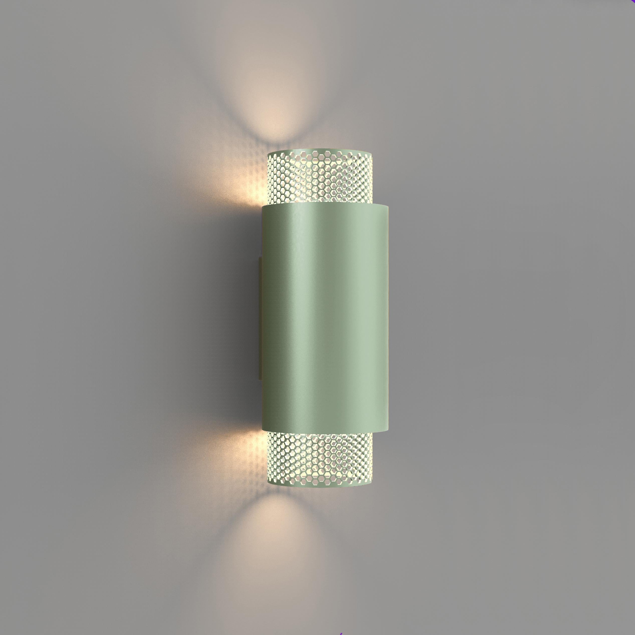 Lampada da parete contemporanea Union Medium Mesh in alluminio anodizzato verde di JSPR
Progettato da Jasper van Grootel.
Dimensioni: Ø 12 x H. 31 cm.
Materiali: Alluminio anodizzato.

Realizzato a mano nei Paesi Bassi. Disponibile in diversi colori