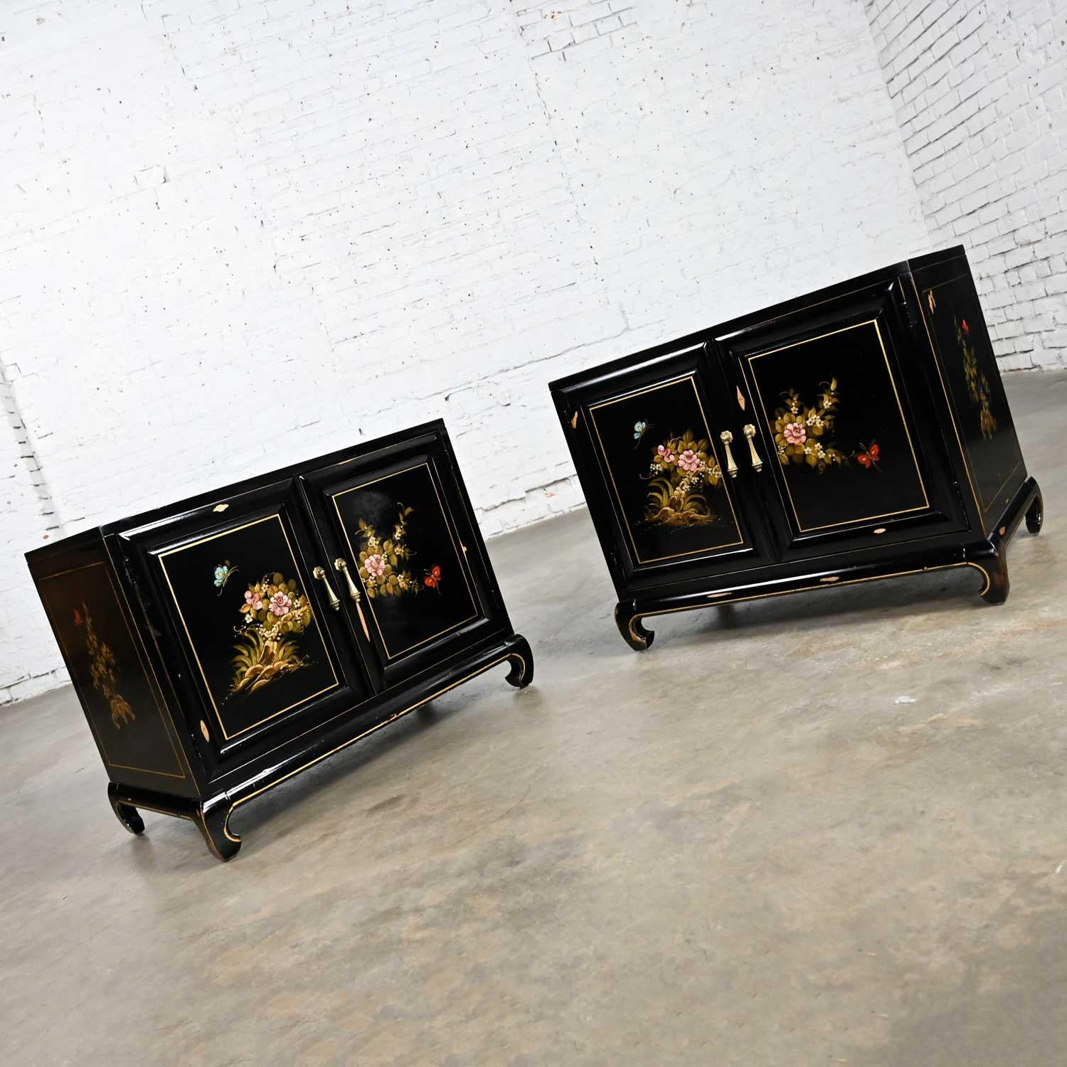 Wood Union National Chinoiserie Chow Leg Pair Nightstands Floral Design & Distressed