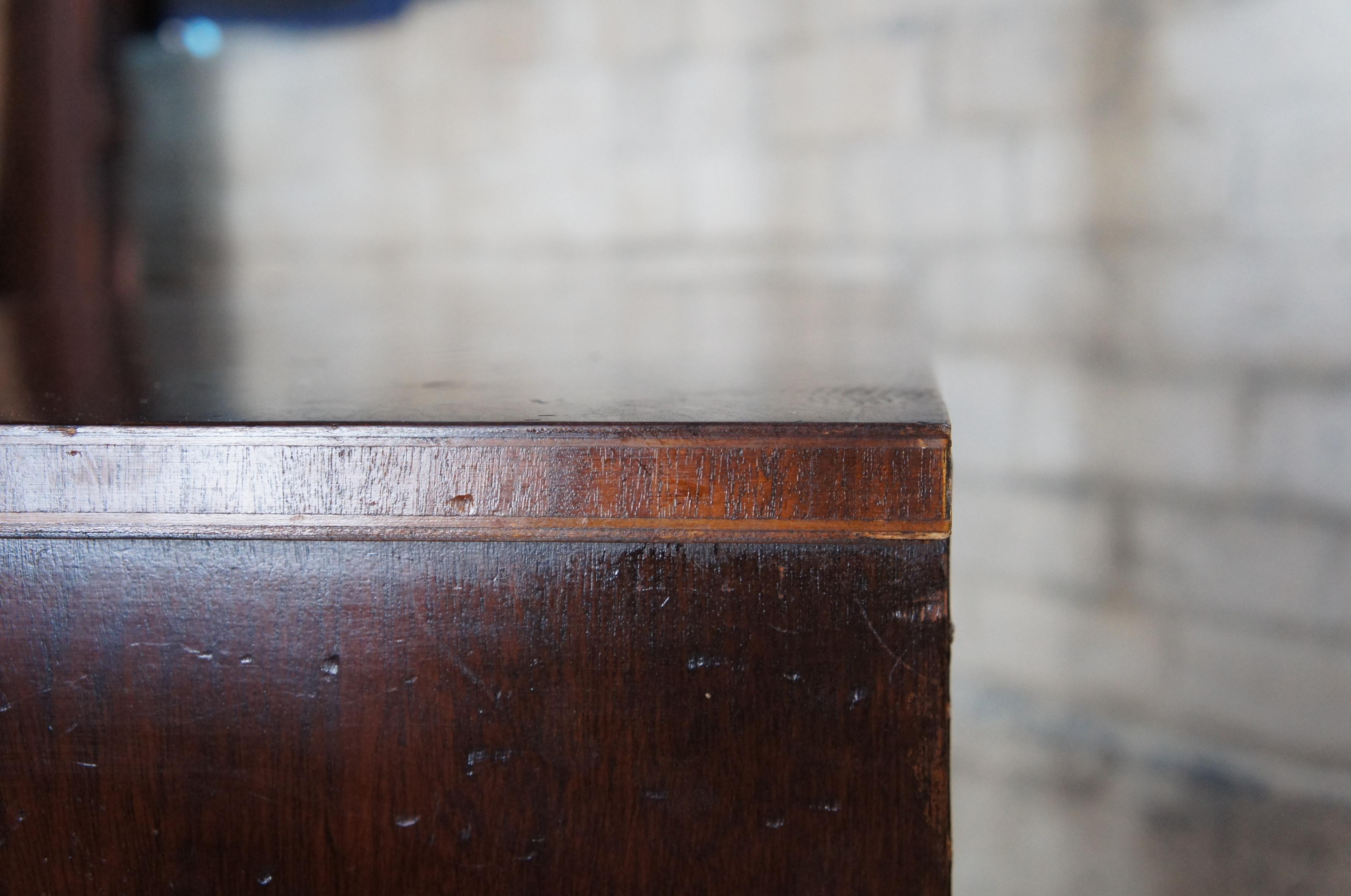 Union National Style Georgian Mahogany Serpentine Bachelors Chest Buffet Dresser en vente 6