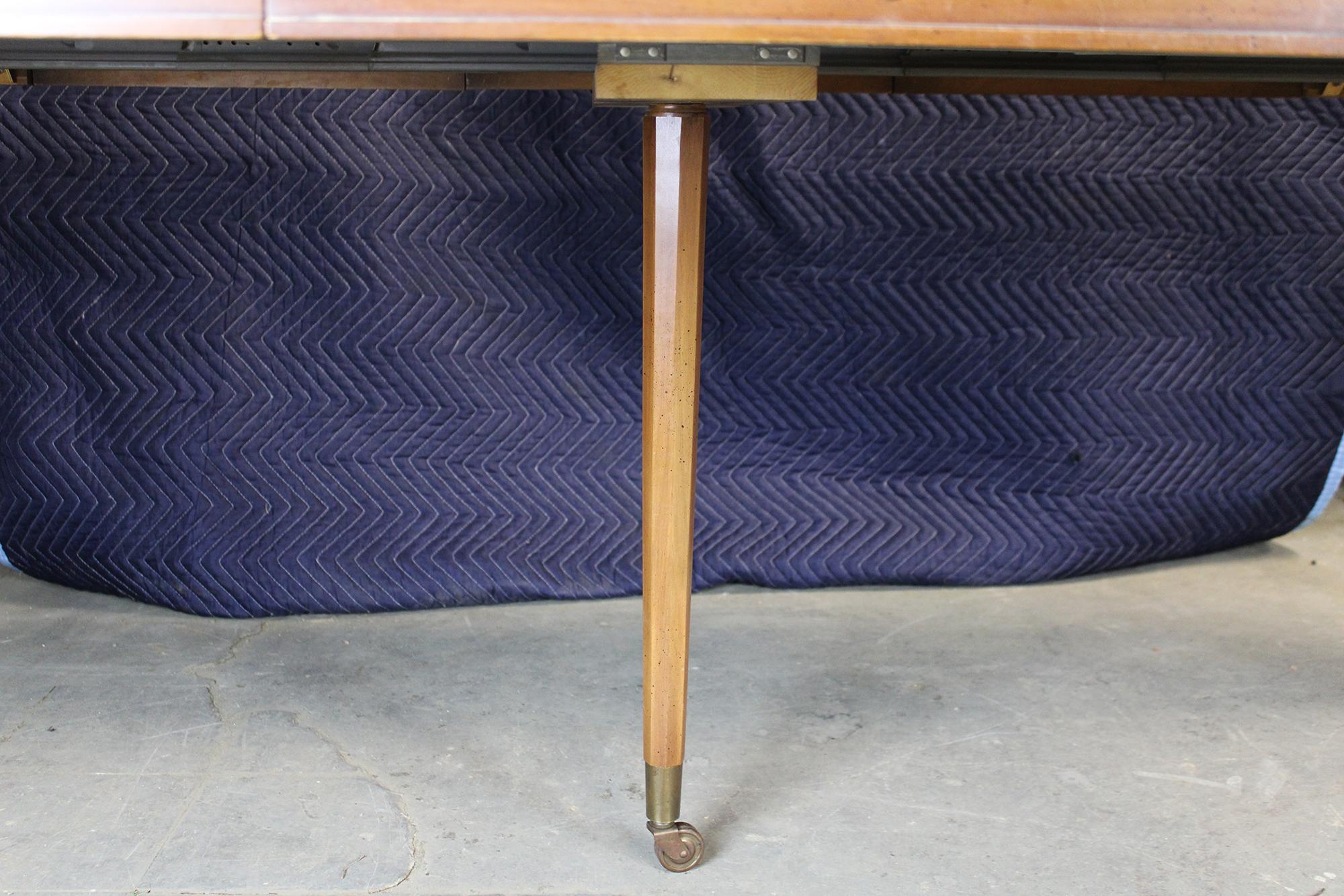 Union National Midcentury Parma Fruitwood Italian Provincial Dining Table In Good Condition In Dayton, OH