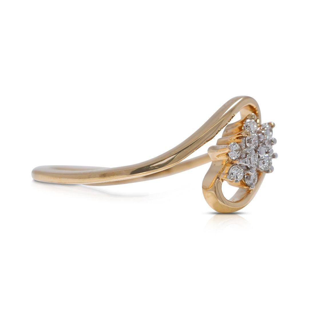 Round Cut Unique 0.13ct Diamond Ring with Distinctive 18K Yellow Gold Band For Sale